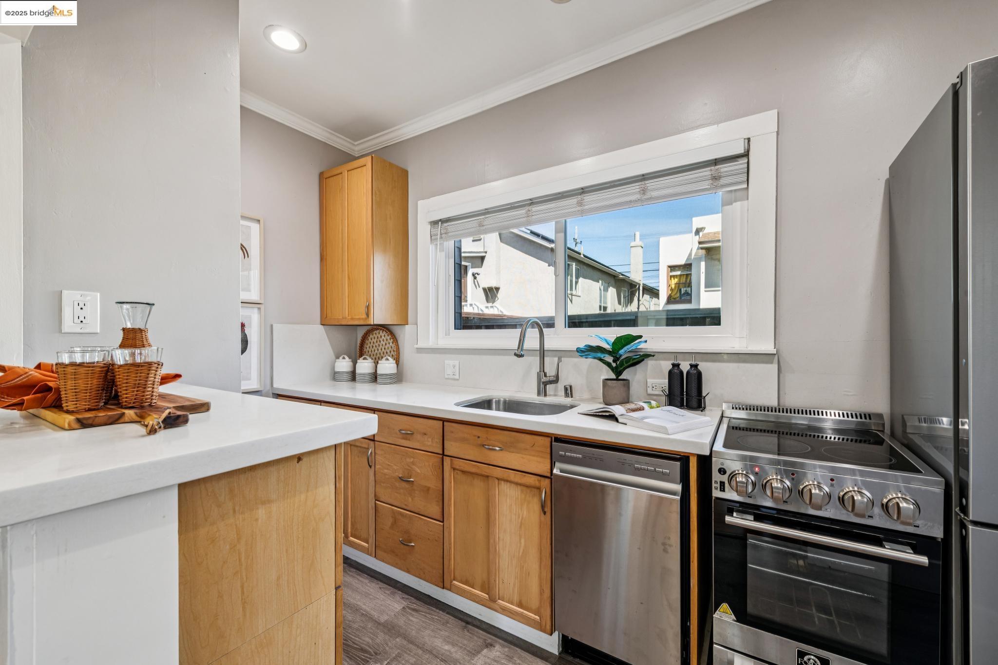 Detail Gallery Image 46 of 57 For 625 Stannage Ave, Albany,  CA 94706 - 5 Beds | 3/1 Baths