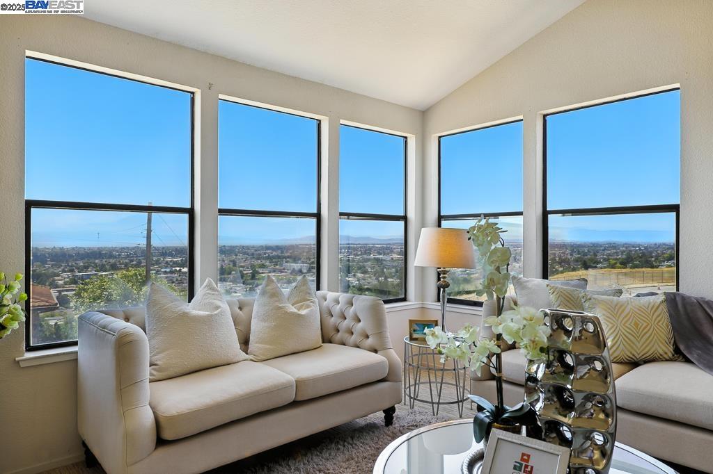 Detail Gallery Image 11 of 46 For 16520 Page St, San Leandro,  CA 94578 - 3 Beds | 2/1 Baths