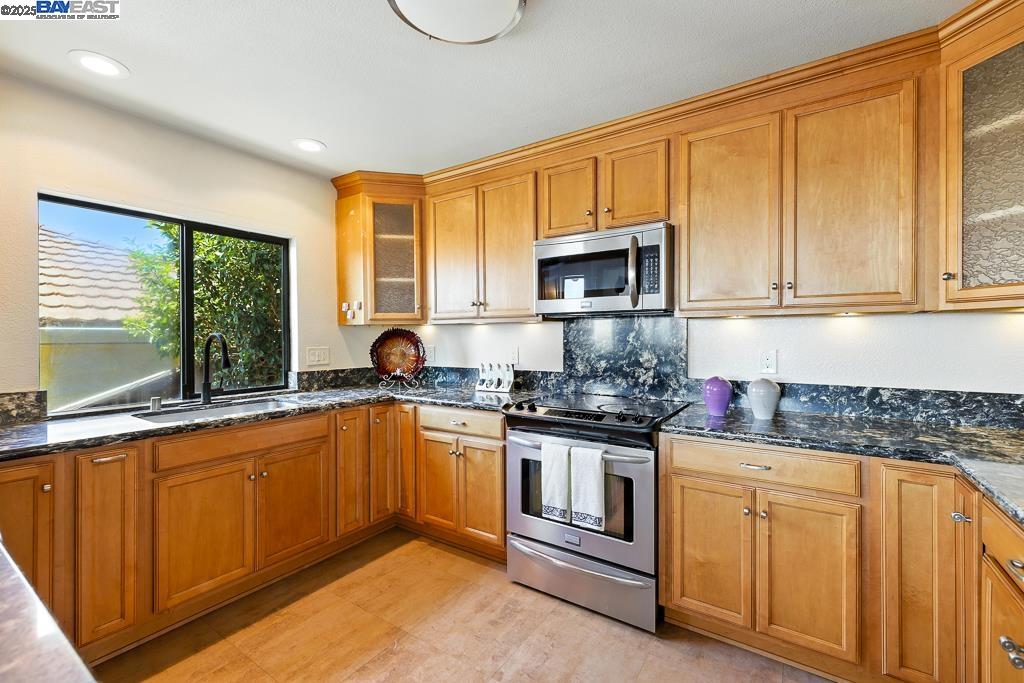Detail Gallery Image 17 of 46 For 16520 Page St, San Leandro,  CA 94578 - 3 Beds | 2/1 Baths
