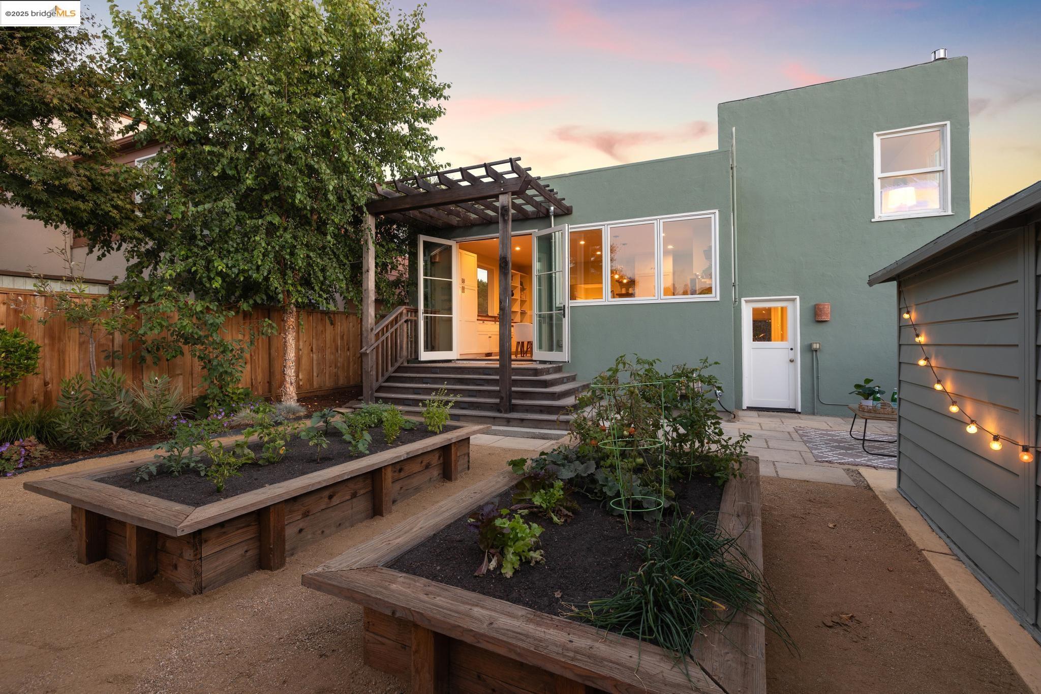 Detail Gallery Image 45 of 52 For 1511 Rose St, Berkeley,  CA 94703 - 2 Beds | 2 Baths