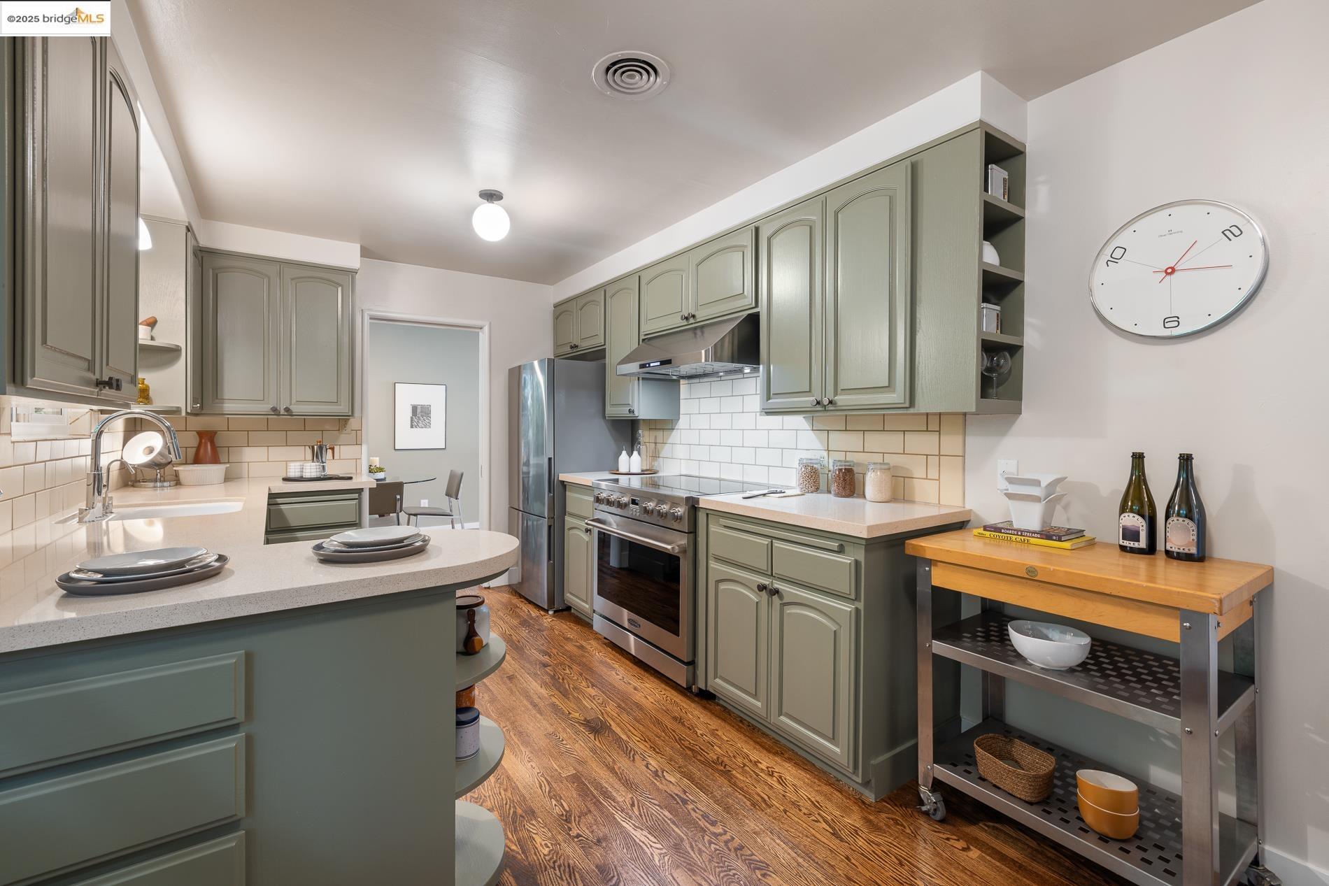Detail Gallery Image 14 of 40 For 3327 Victor Ave, Oakland,  CA 94602 - 3 Beds | 2 Baths