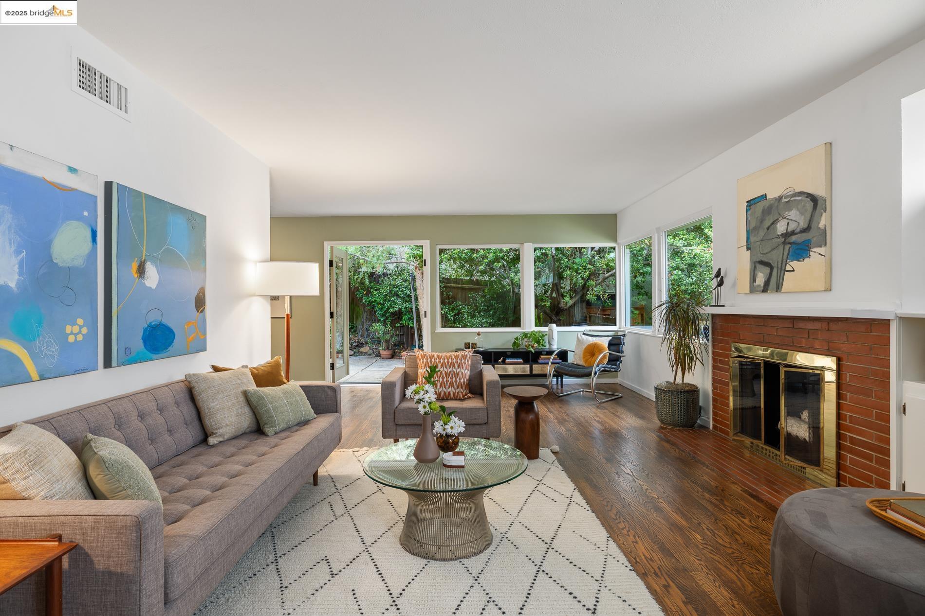 Detail Gallery Image 6 of 40 For 3327 Victor Ave, Oakland,  CA 94602 - 3 Beds | 2 Baths