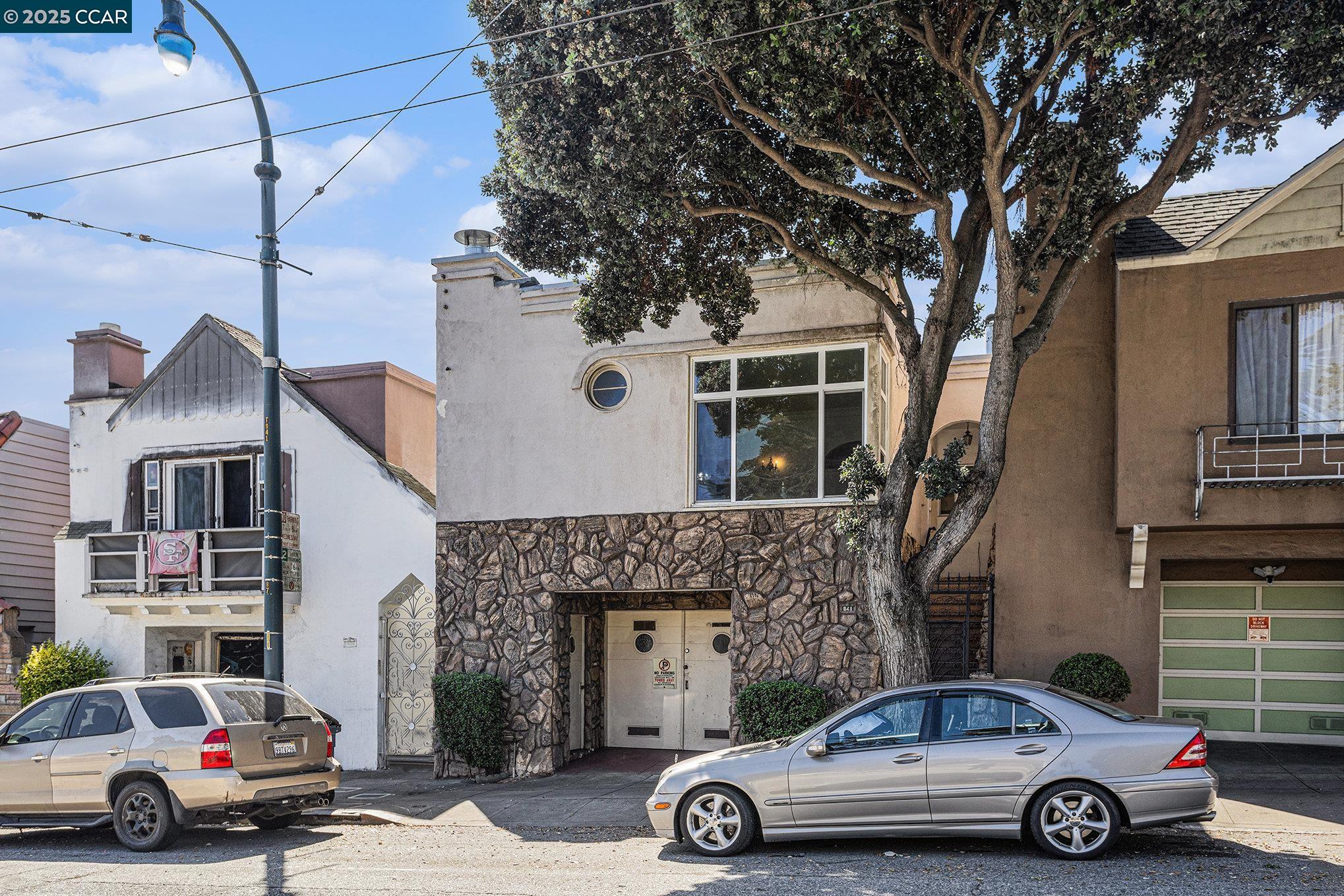 Detail Gallery Image 2 of 30 For 841 Ocean Ave, San Francisco,  CA 94112 - 2 Beds | 1 Baths
