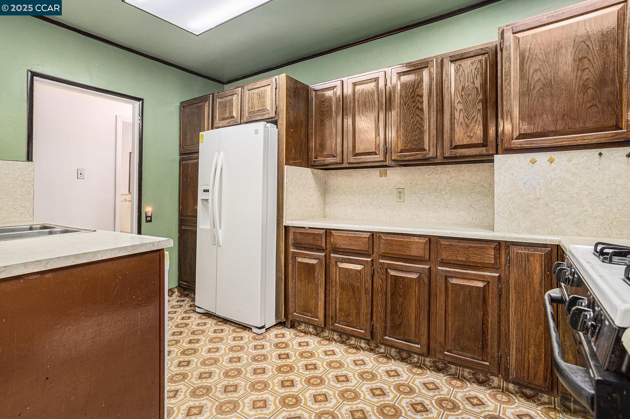 Detail Gallery Image 11 of 30 For 841 Ocean Ave, San Francisco,  CA 94112 - 2 Beds | 1 Baths