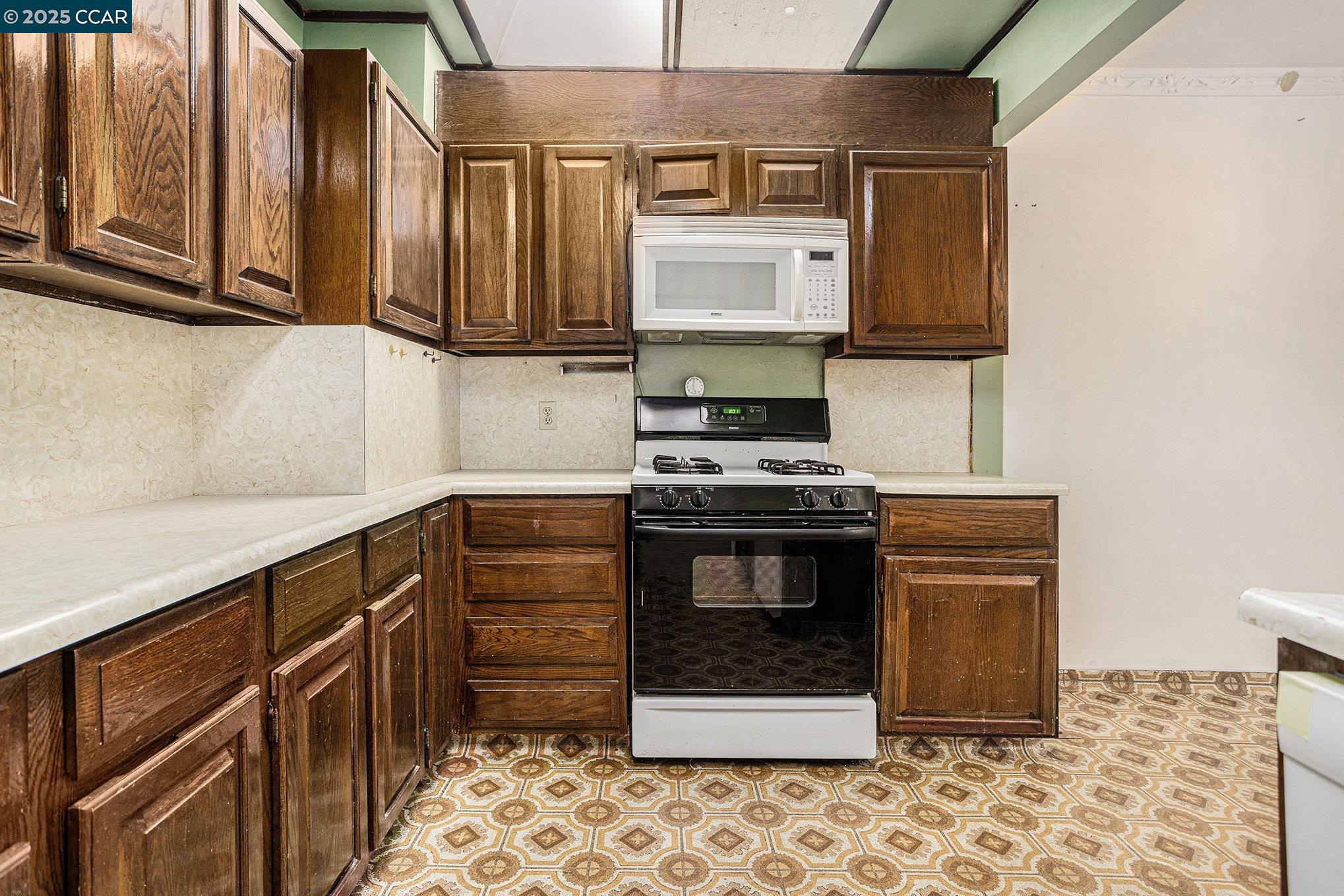Detail Gallery Image 12 of 30 For 841 Ocean Ave, San Francisco,  CA 94112 - 2 Beds | 1 Baths