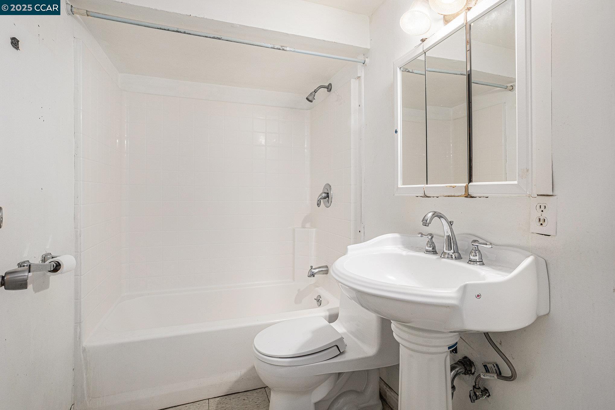 Detail Gallery Image 26 of 30 For 841 Ocean Ave, San Francisco,  CA 94112 - 2 Beds | 1 Baths