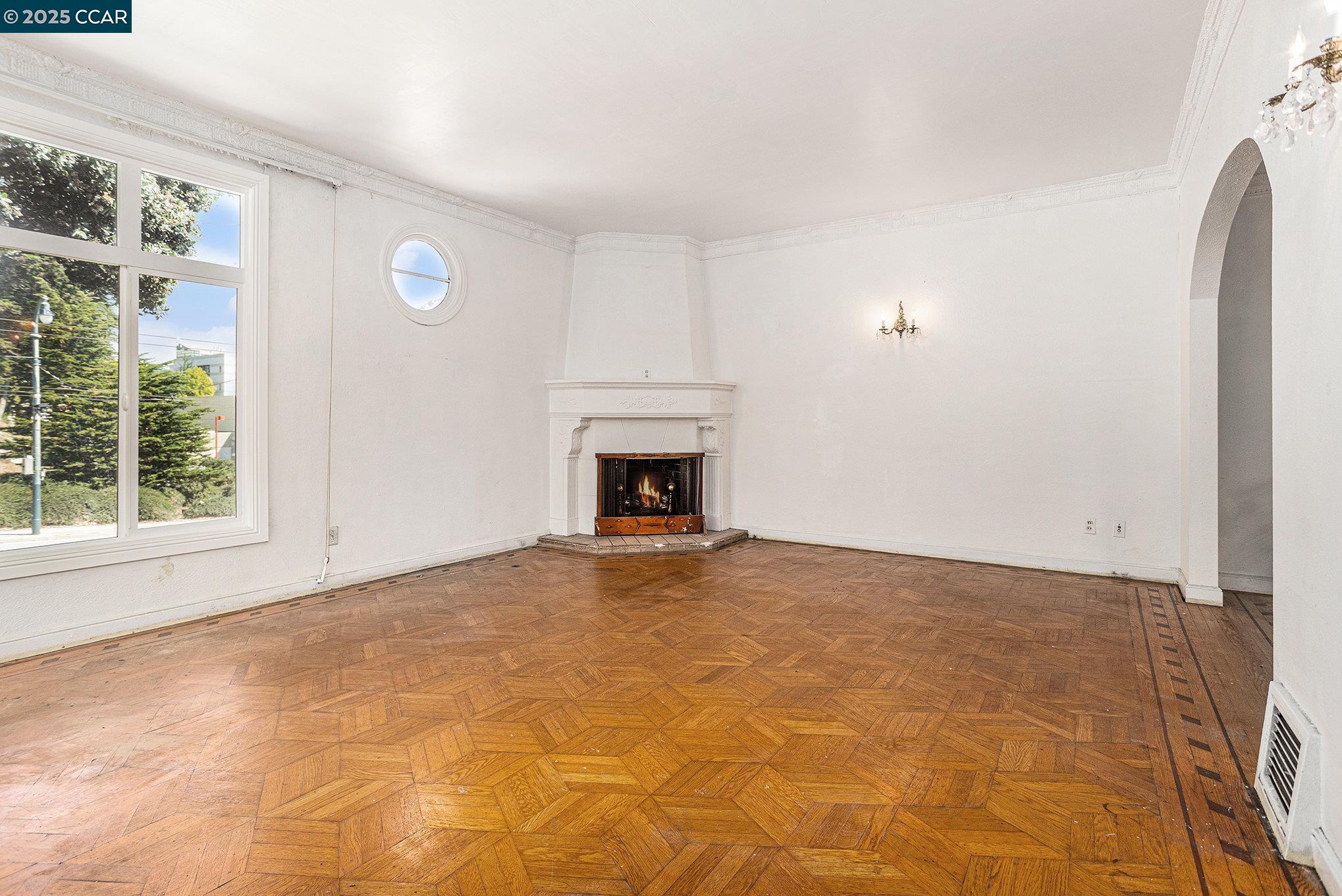 Detail Gallery Image 6 of 30 For 841 Ocean Ave, San Francisco,  CA 94112 - 2 Beds | 1 Baths