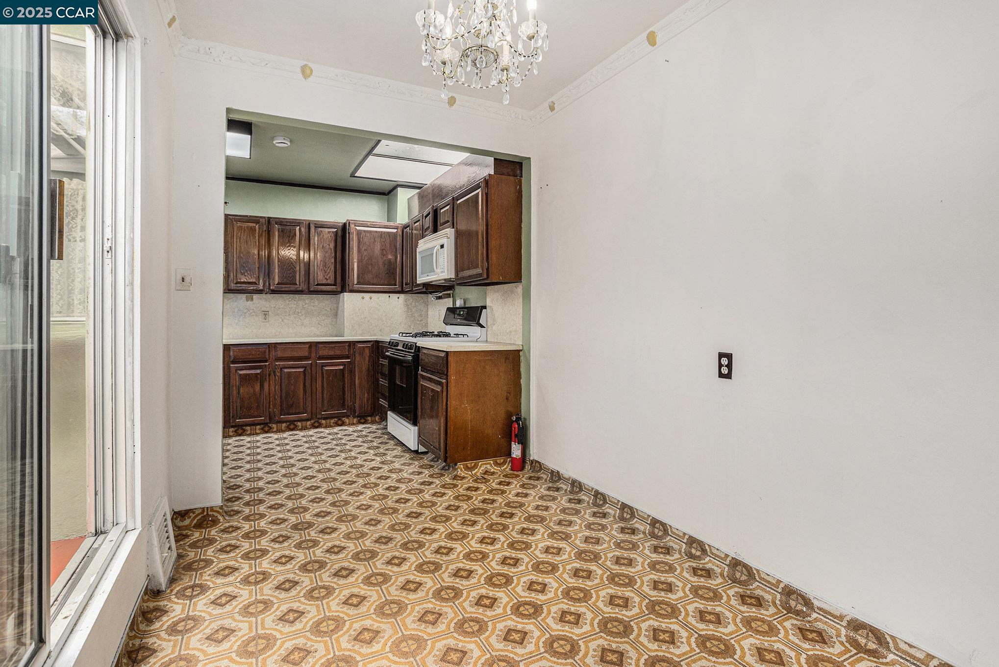 Detail Gallery Image 10 of 30 For 841 Ocean Ave, San Francisco,  CA 94112 - 2 Beds | 1 Baths