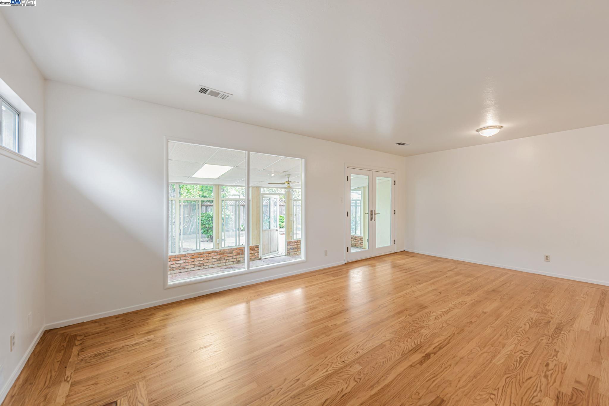 Detail Gallery Image 15 of 39 For 1315 Mersey Ave, San Leandro,  CA 94579-1351 - 4 Beds | 2 Baths
