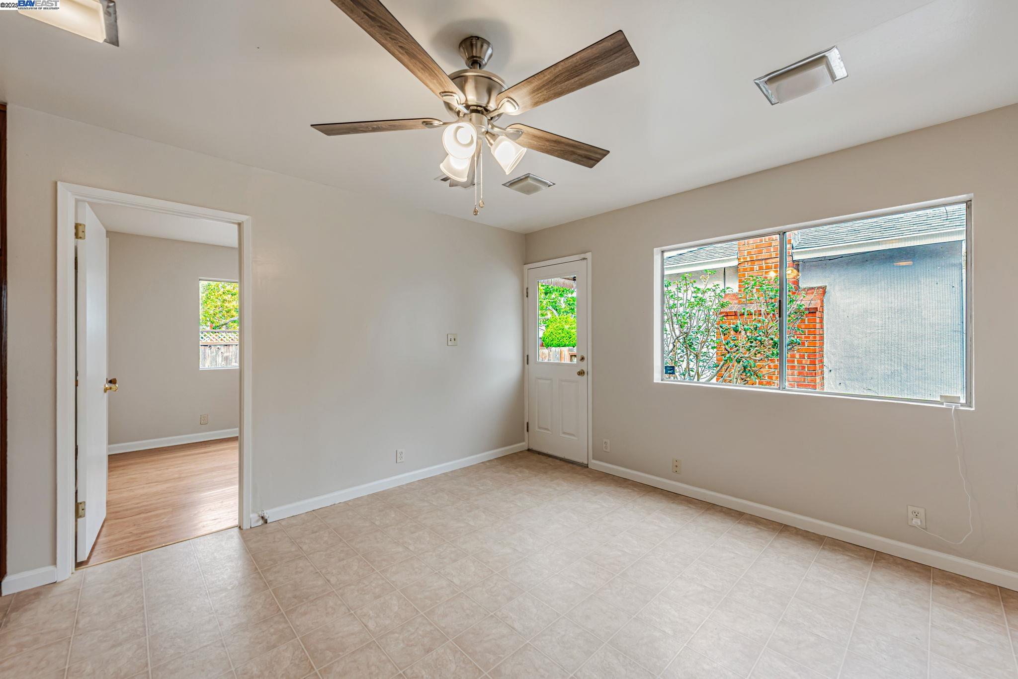 Detail Gallery Image 10 of 39 For 1315 Mersey Ave, San Leandro,  CA 94579-1351 - 4 Beds | 2 Baths