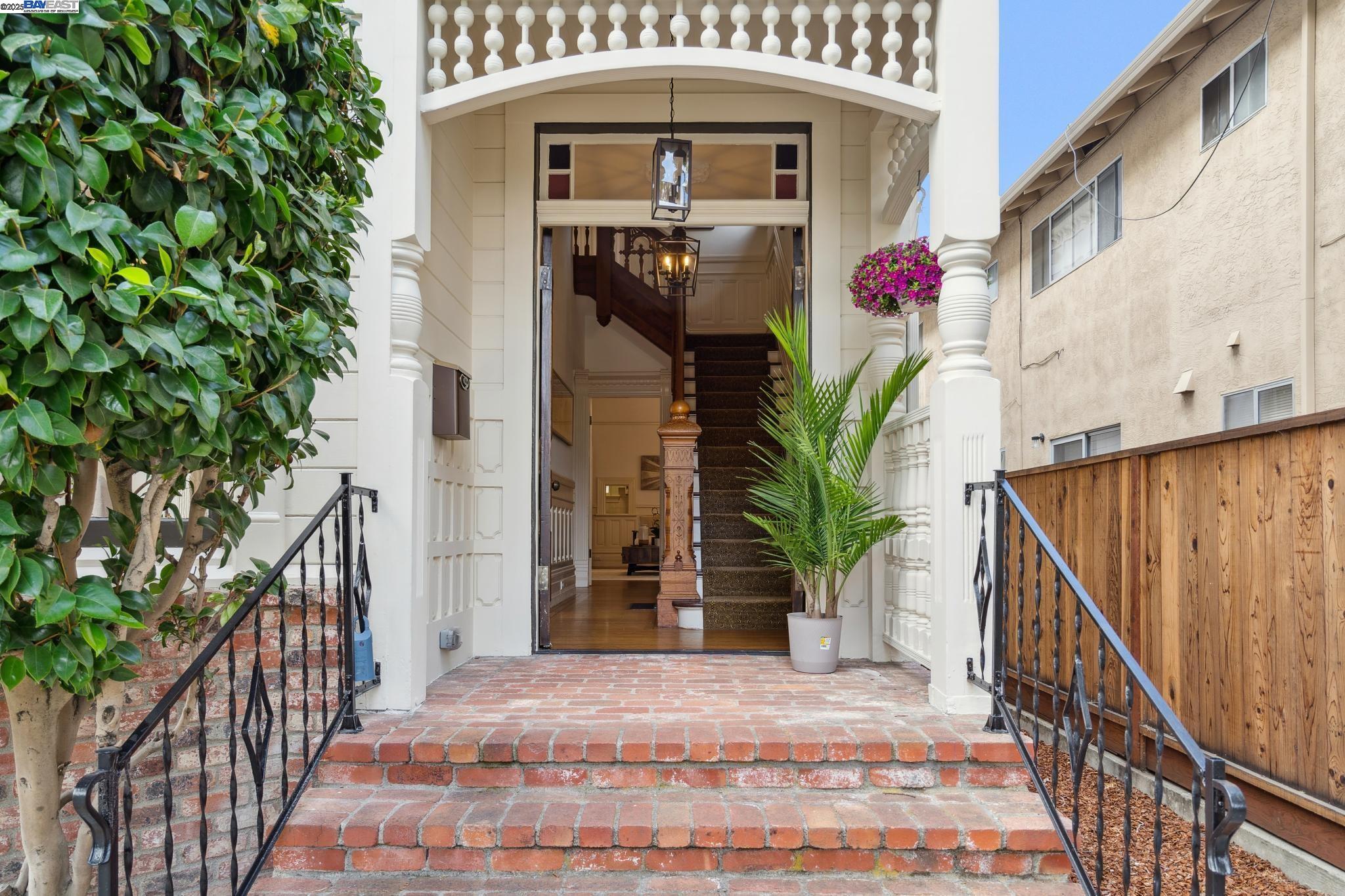 Detail Gallery Image 4 of 56 For 2120 Encinal Ave, Alameda,  CA 94501 - – Beds | – Baths