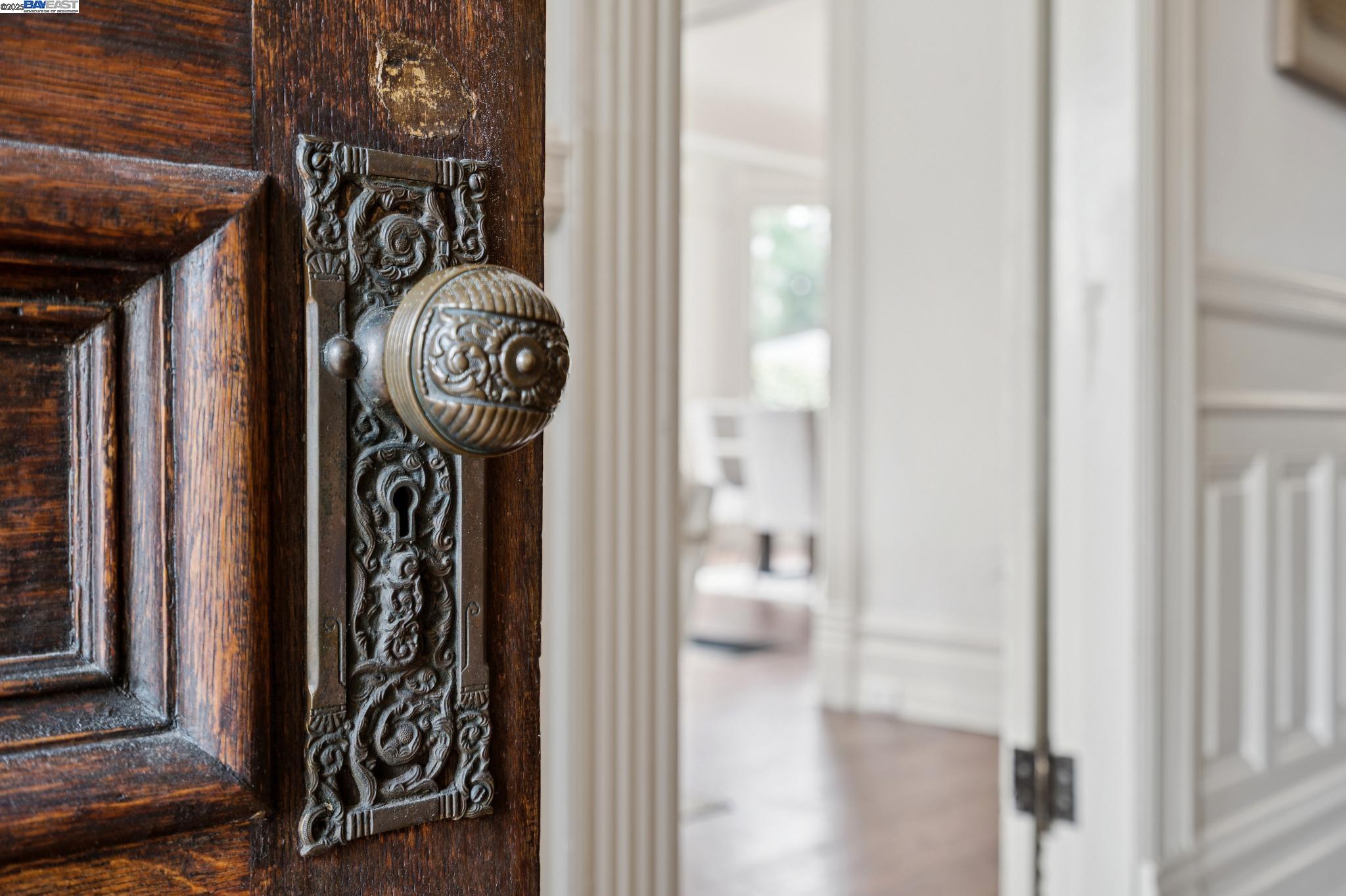 Detail Gallery Image 6 of 56 For 2120 Encinal Ave, Alameda,  CA 94501 - – Beds | – Baths
