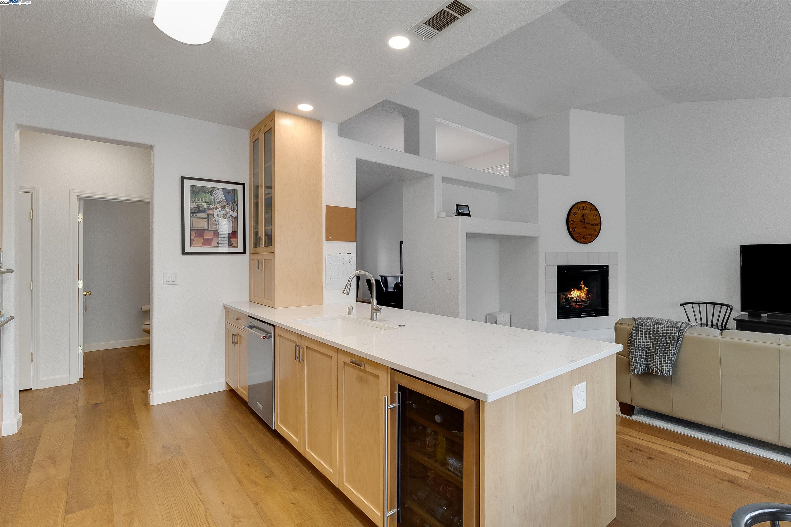 Detail Gallery Image 14 of 58 For 1185 Brooktrail, Pittsburg,  CA 94565 - 6 Beds | 2/1 Baths