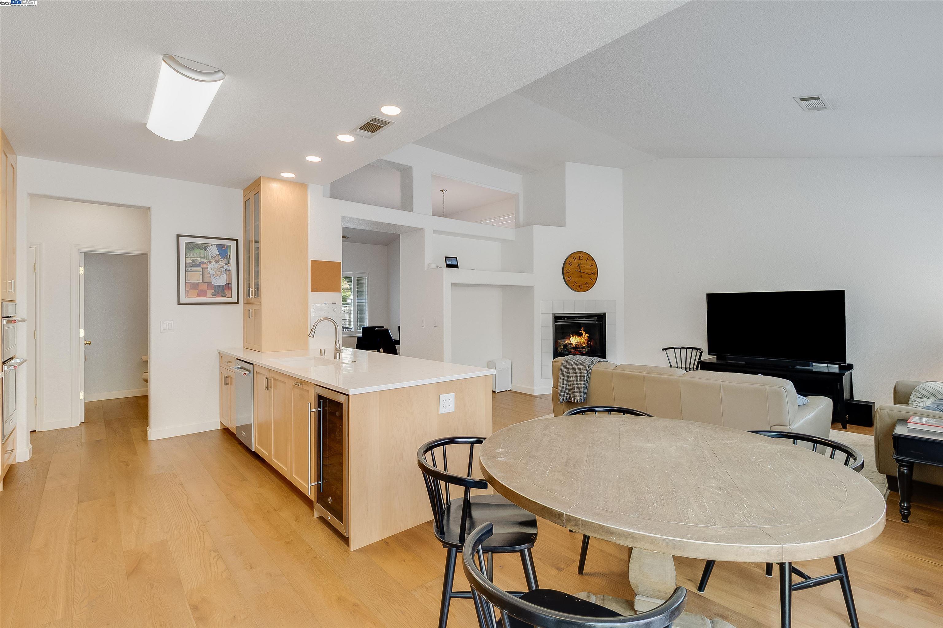 Detail Gallery Image 15 of 58 For 1185 Brooktrail, Pittsburg,  CA 94565 - 6 Beds | 2/1 Baths