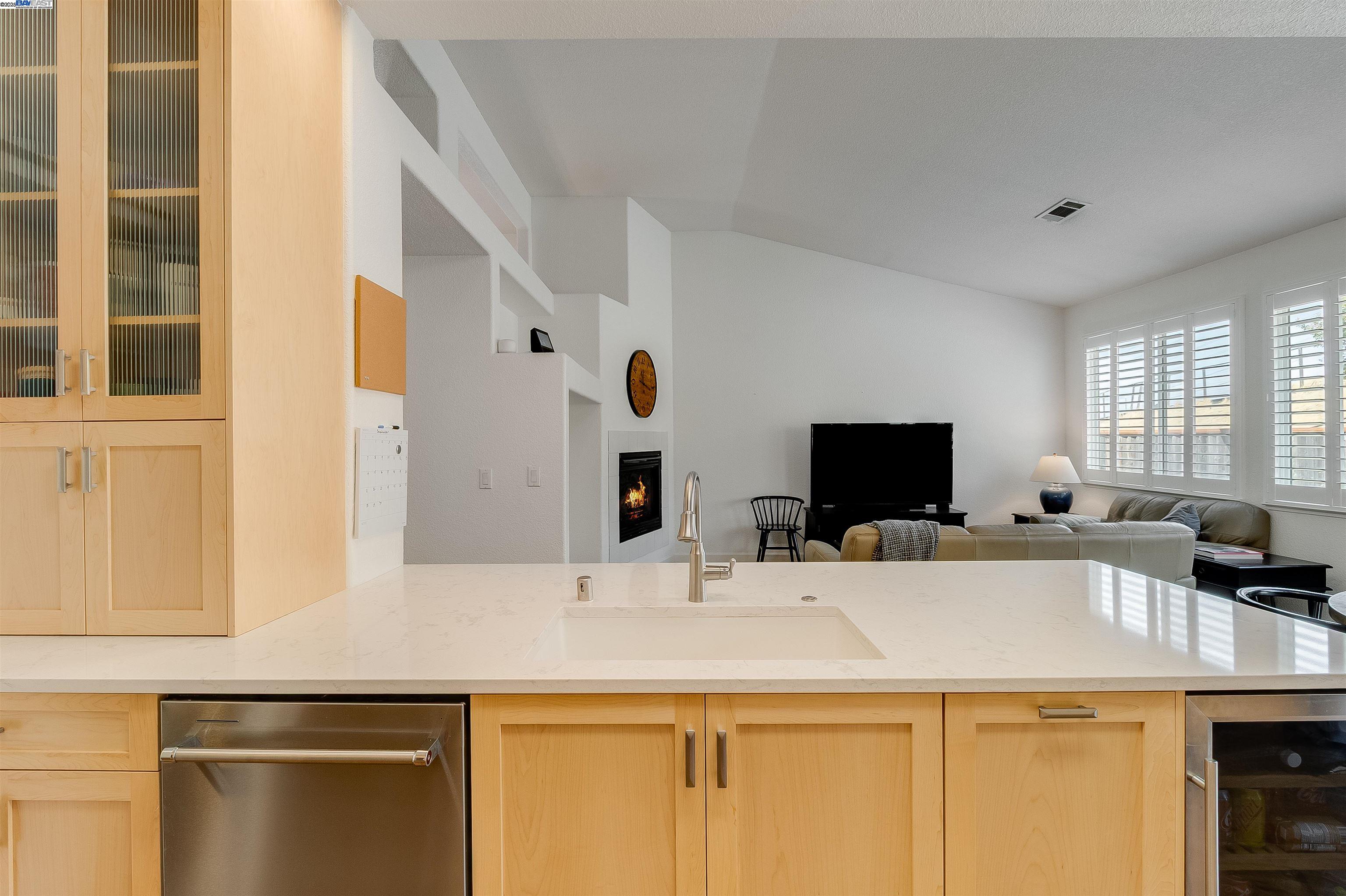 Detail Gallery Image 16 of 58 For 1185 Brooktrail, Pittsburg,  CA 94565 - 6 Beds | 2/1 Baths