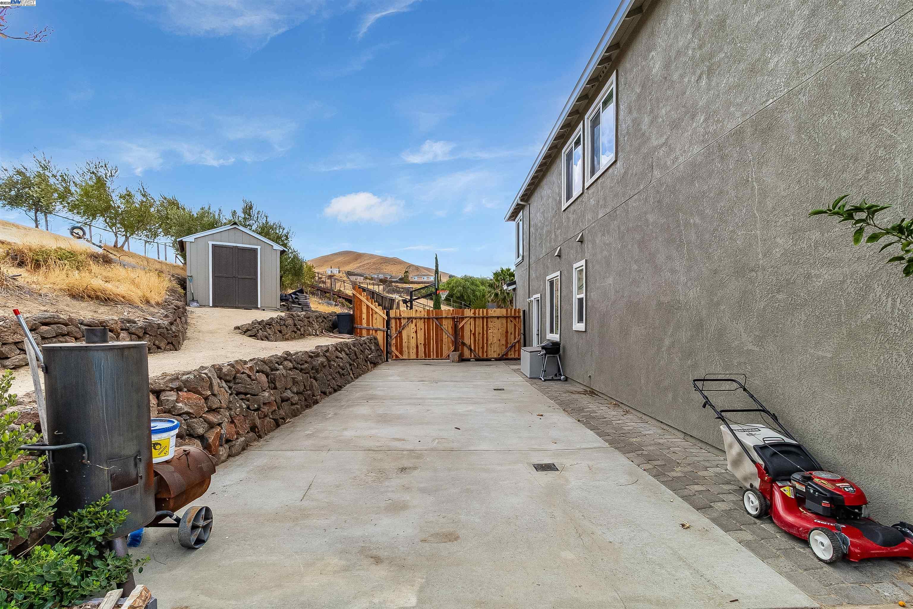 Detail Gallery Image 47 of 58 For 1185 Brooktrail, Pittsburg,  CA 94565 - 6 Beds | 2/1 Baths