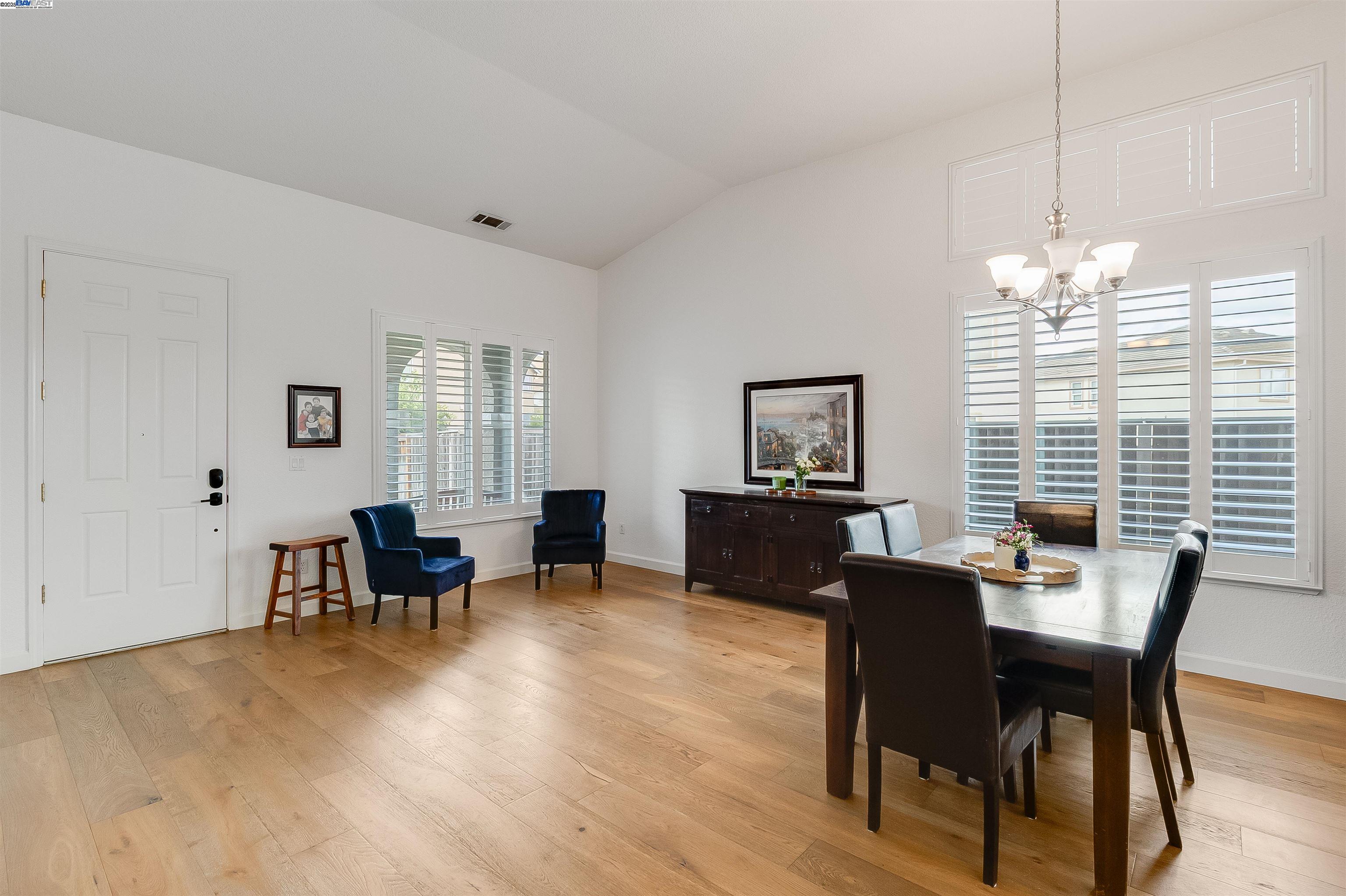 Detail Gallery Image 6 of 58 For 1185 Brooktrail, Pittsburg,  CA 94565 - 6 Beds | 2/1 Baths