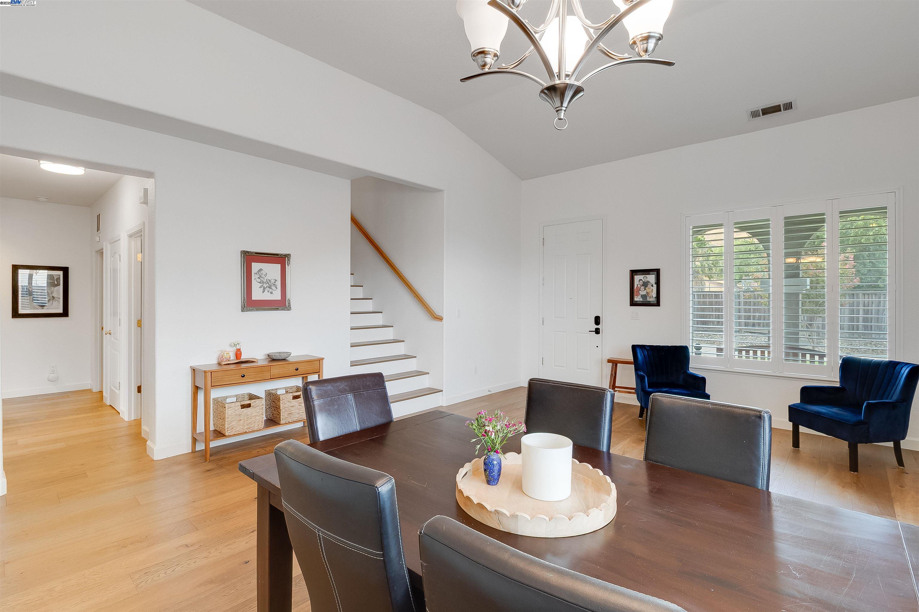 Detail Gallery Image 7 of 58 For 1185 Brooktrail, Pittsburg,  CA 94565 - 6 Beds | 2/1 Baths