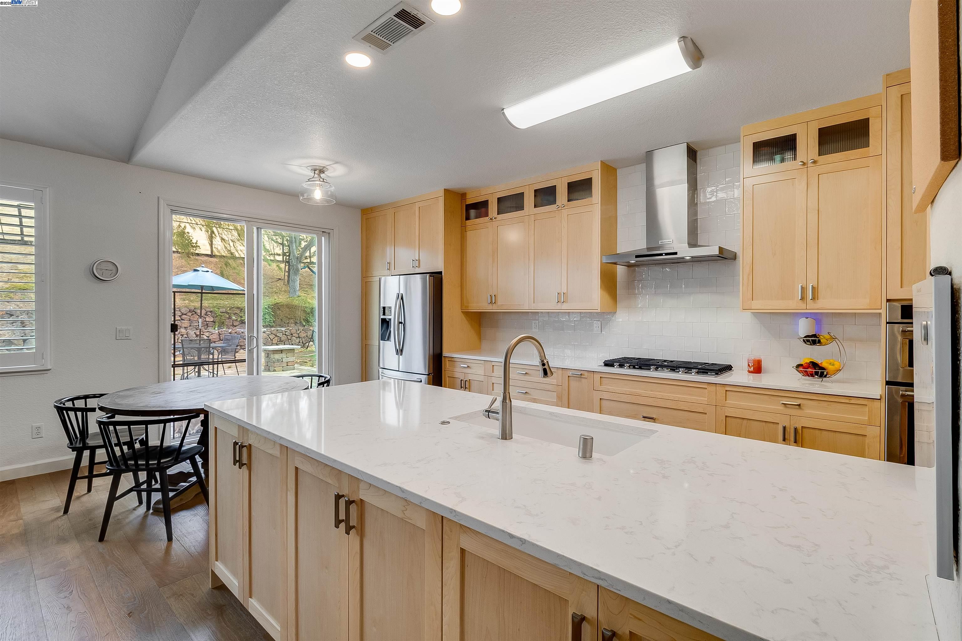 Detail Gallery Image 8 of 58 For 1185 Brooktrail, Pittsburg,  CA 94565 - 6 Beds | 2/1 Baths