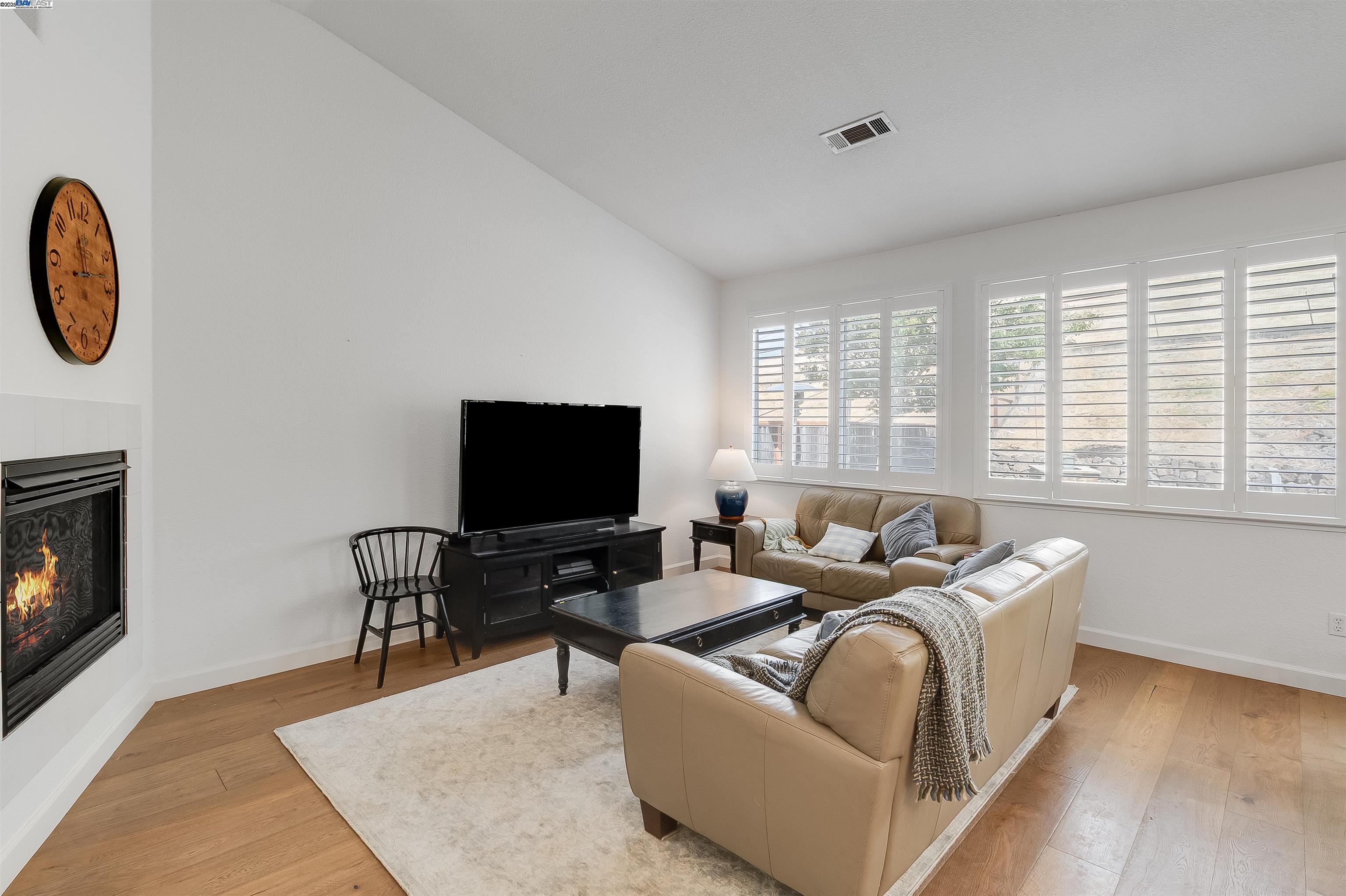 Detail Gallery Image 9 of 58 For 1185 Brooktrail, Pittsburg,  CA 94565 - 6 Beds | 2/1 Baths