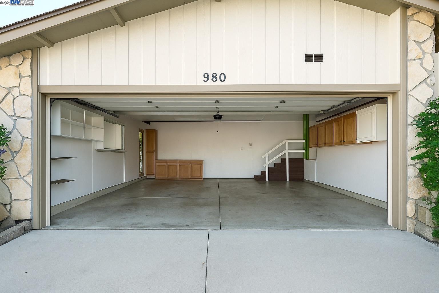 Detail Gallery Image 2 of 15 For 1225 Vienna #980,  Sunnyvale,  CA 94089 - 3 Beds | 2 Baths