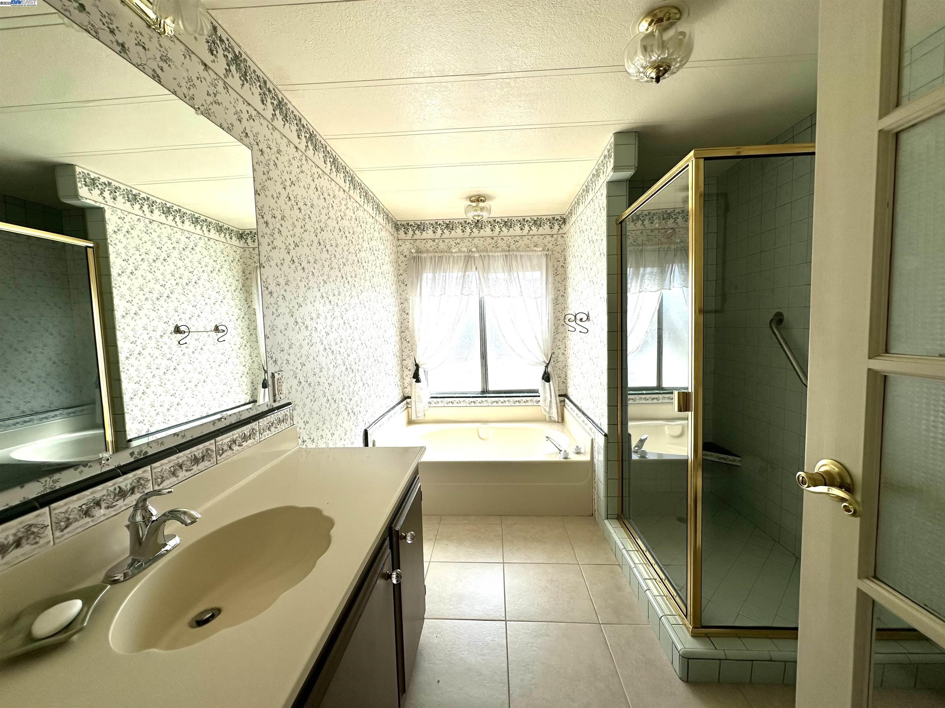 Detail Gallery Image 6 of 15 For 1225 Vienna #980,  Sunnyvale,  CA 94089 - 3 Beds | 2 Baths