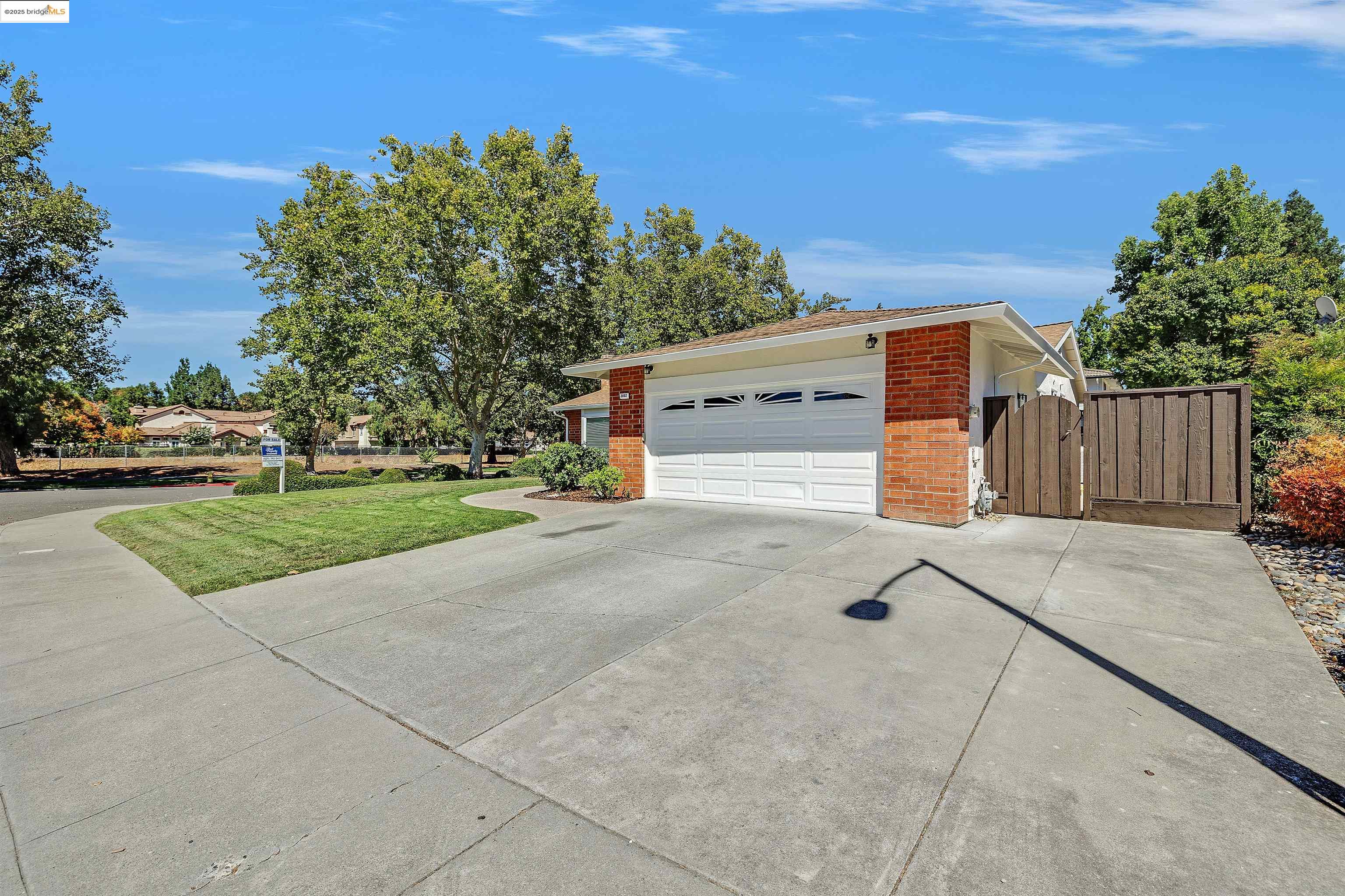 Detail Gallery Image 2 of 34 For 2802 Jones Gate Ct, Pleasanton,  CA 94566 - 4 Beds | 2 Baths