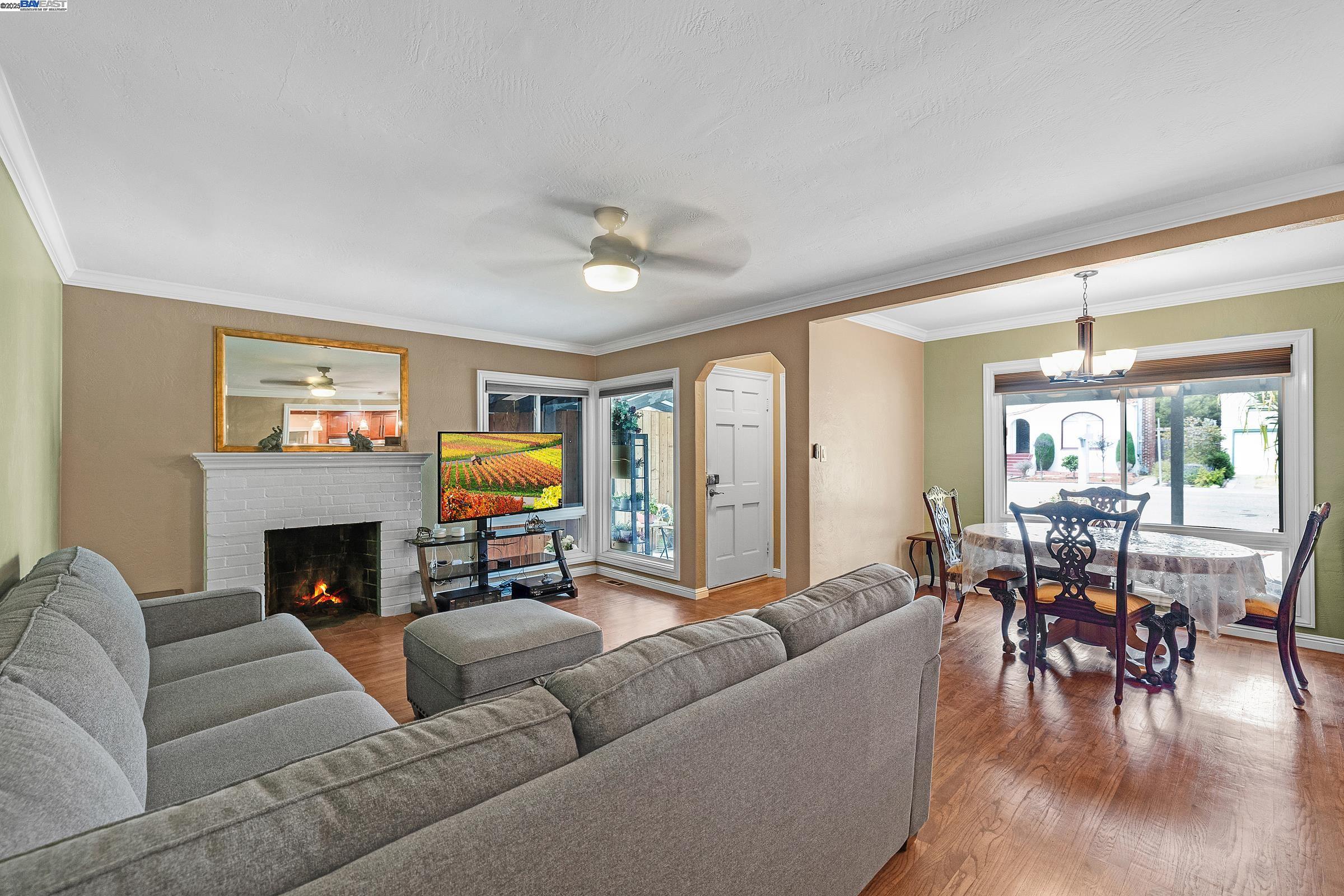 Detail Gallery Image 3 of 44 For 10339 Foothill Blvd, Oakland,  CA 94605 - 4 Beds | 1 Baths