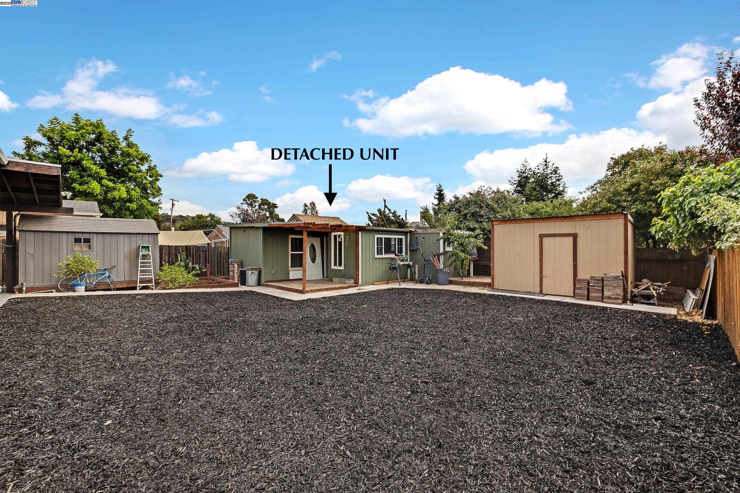 Detail Gallery Image 24 of 44 For 10339 Foothill Blvd, Oakland,  CA 94605 - 4 Beds | 1 Baths