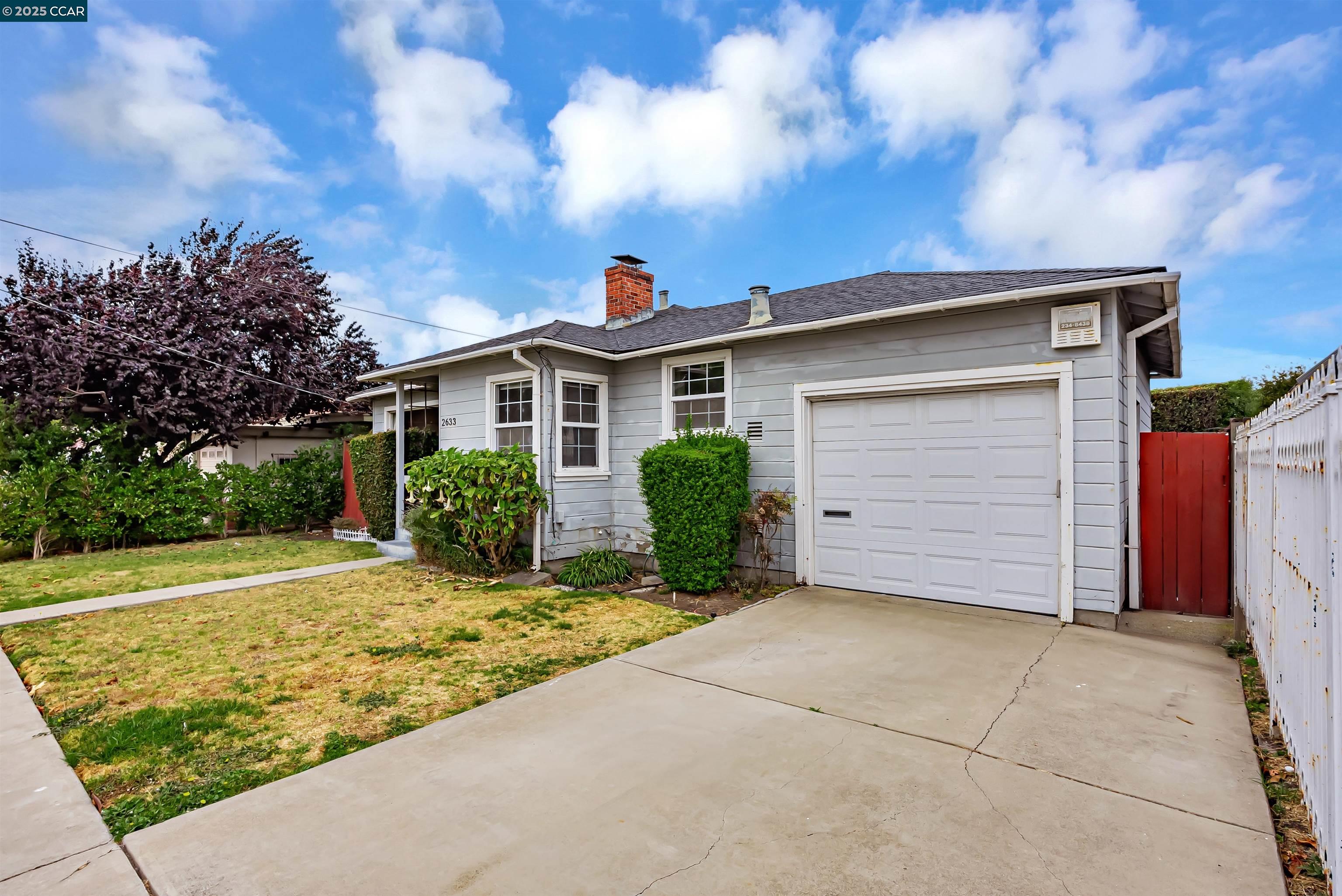 Detail Gallery Image 3 of 31 For 2633 Humphrey Ave, Richmond,  CA 94804 - 3 Beds | 2 Baths