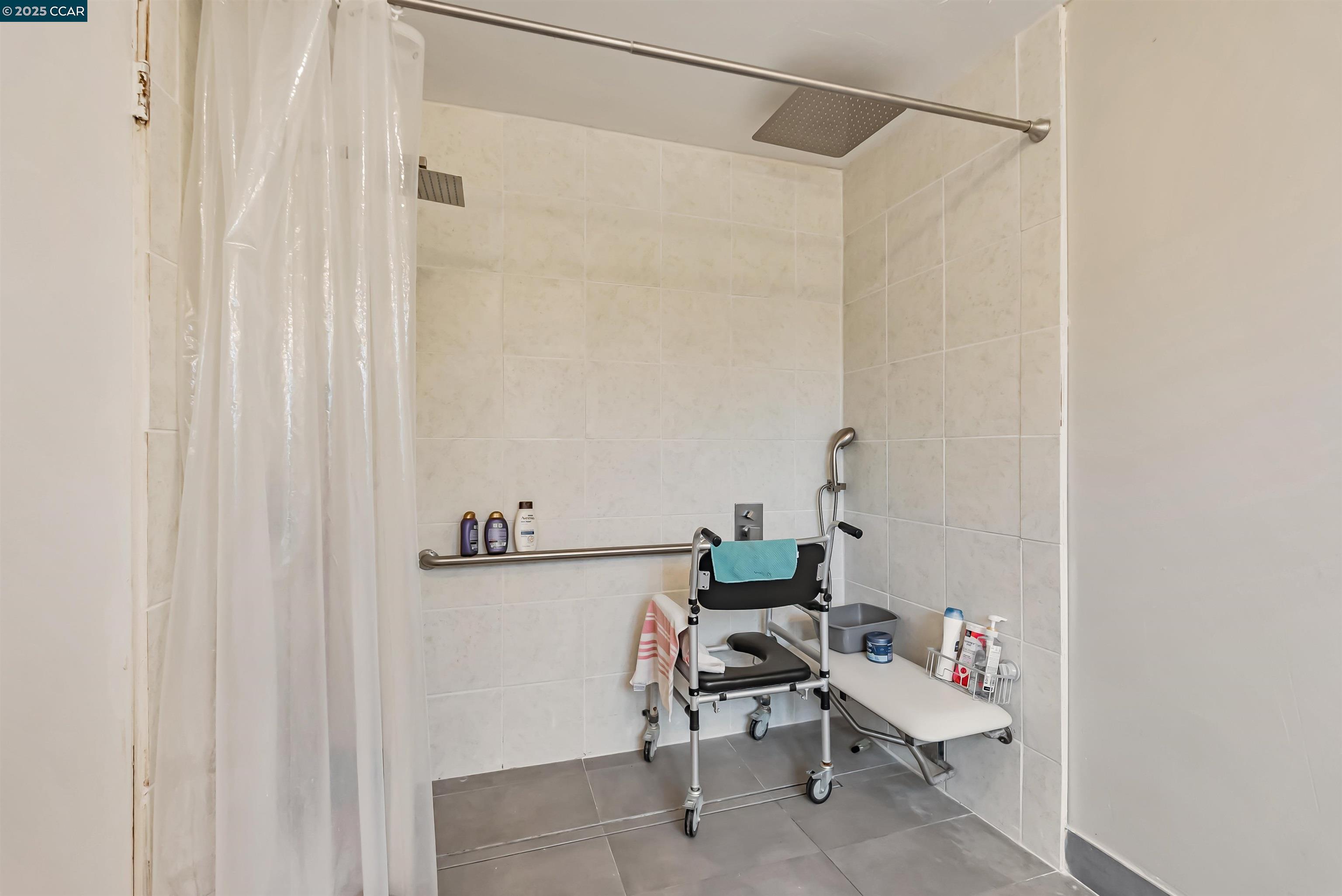 Detail Gallery Image 26 of 31 For 2633 Humphrey Ave, Richmond,  CA 94804 - 3 Beds | 2 Baths