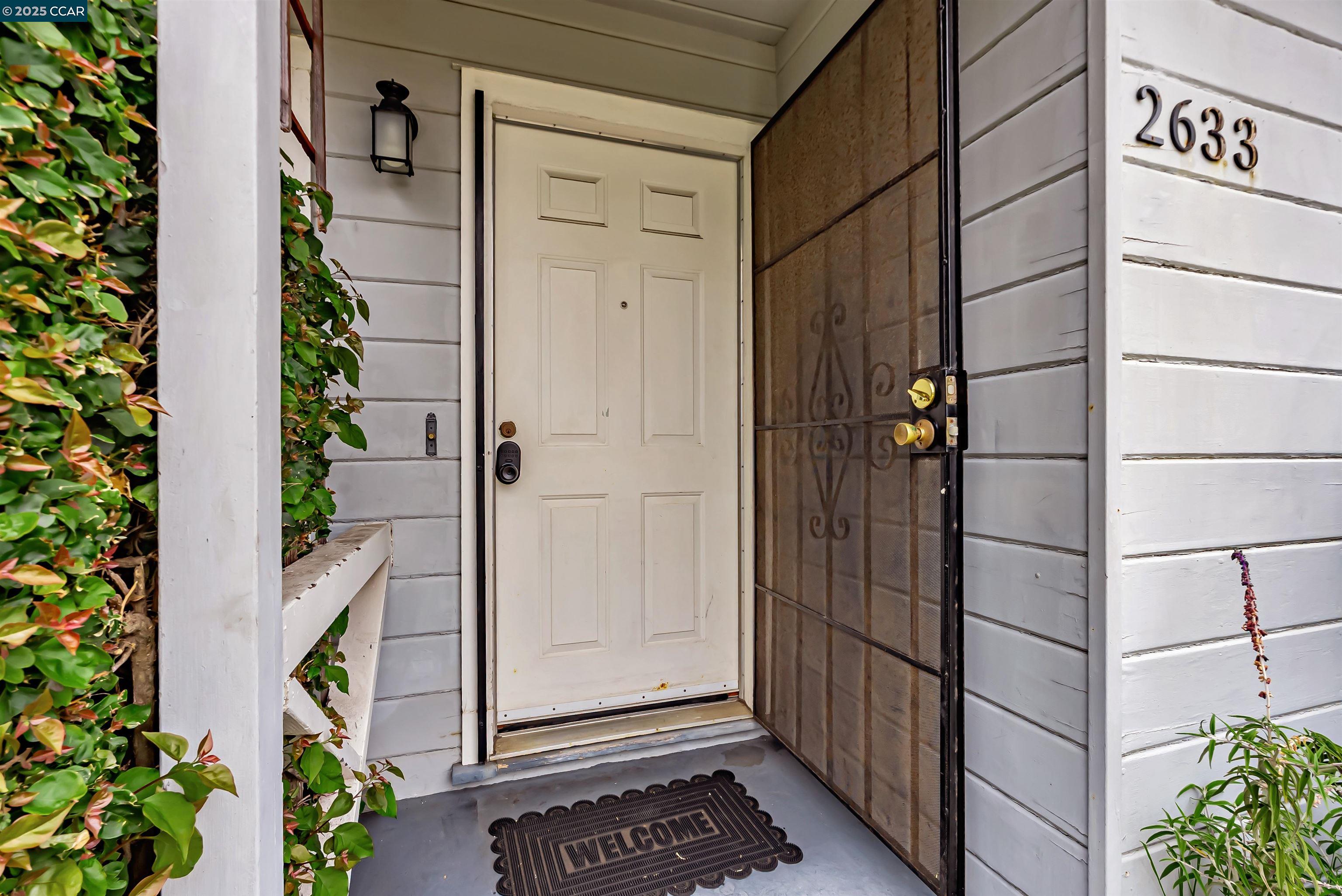 Detail Gallery Image 5 of 31 For 2633 Humphrey Ave, Richmond,  CA 94804 - 3 Beds | 2 Baths