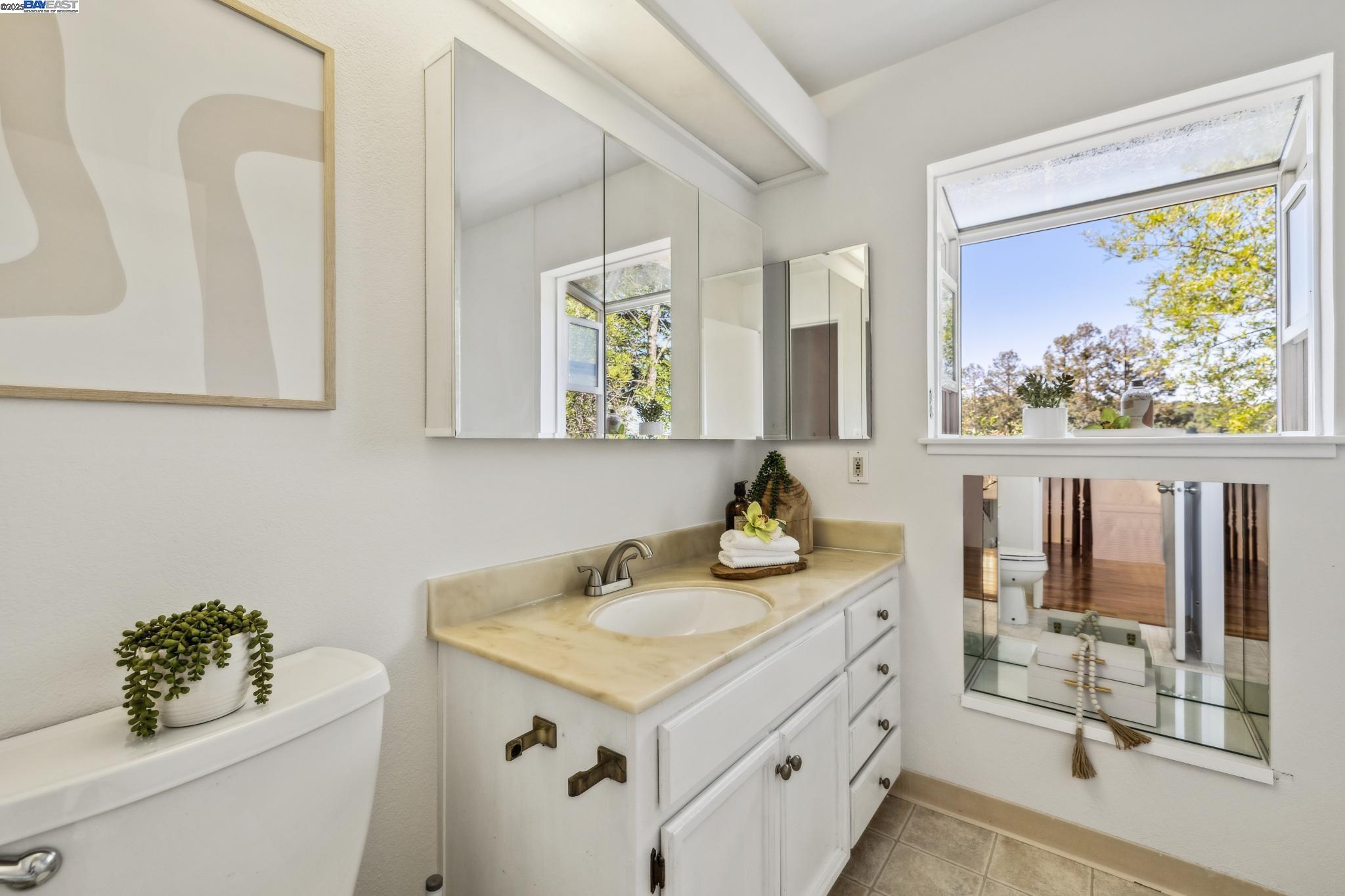 Detail Gallery Image 35 of 55 For 3483 Skyline Dr, Hayward,  CA 94542 - 4 Beds | 3 Baths