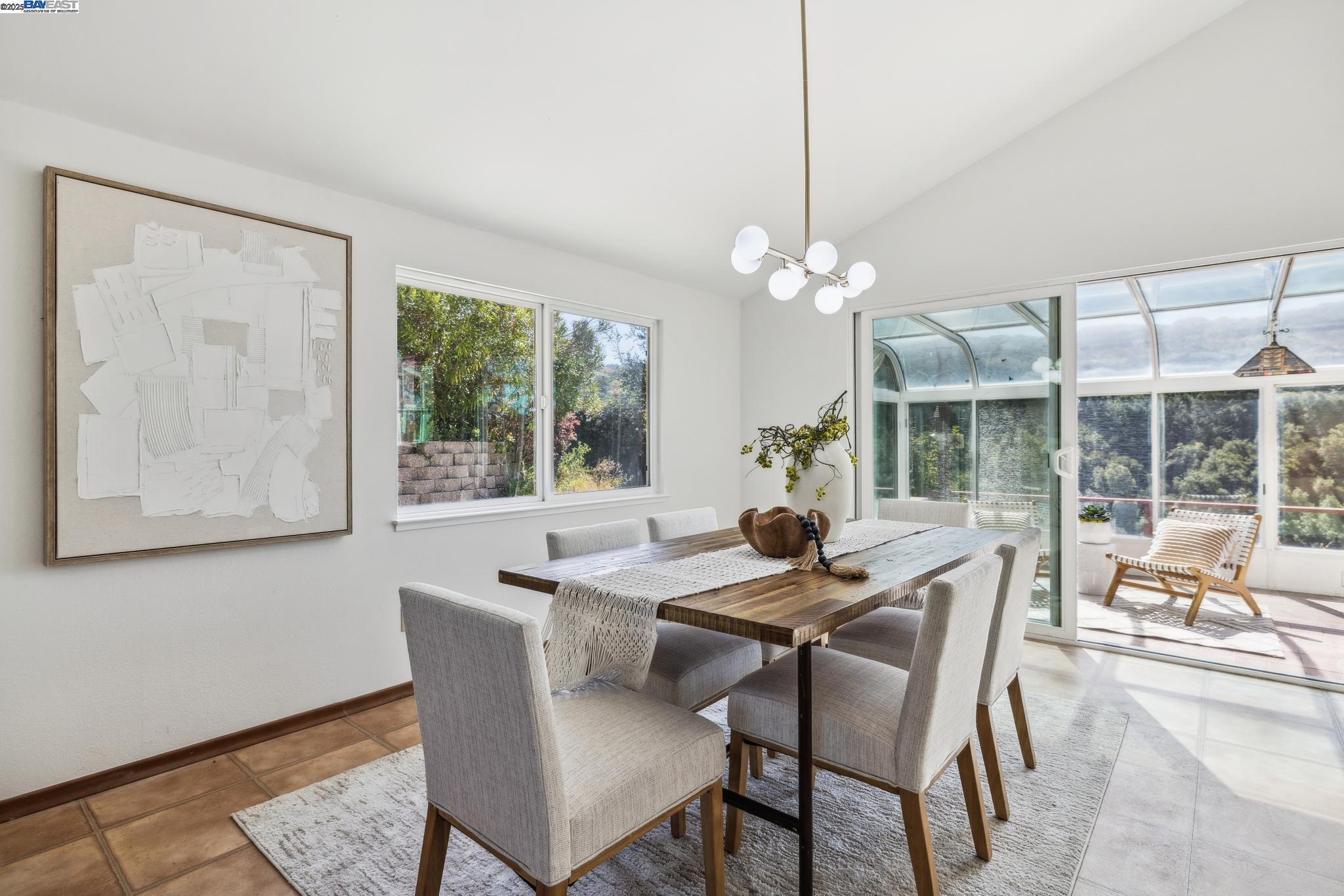 Detail Gallery Image 6 of 55 For 3483 Skyline Dr, Hayward,  CA 94542 - 4 Beds | 3 Baths