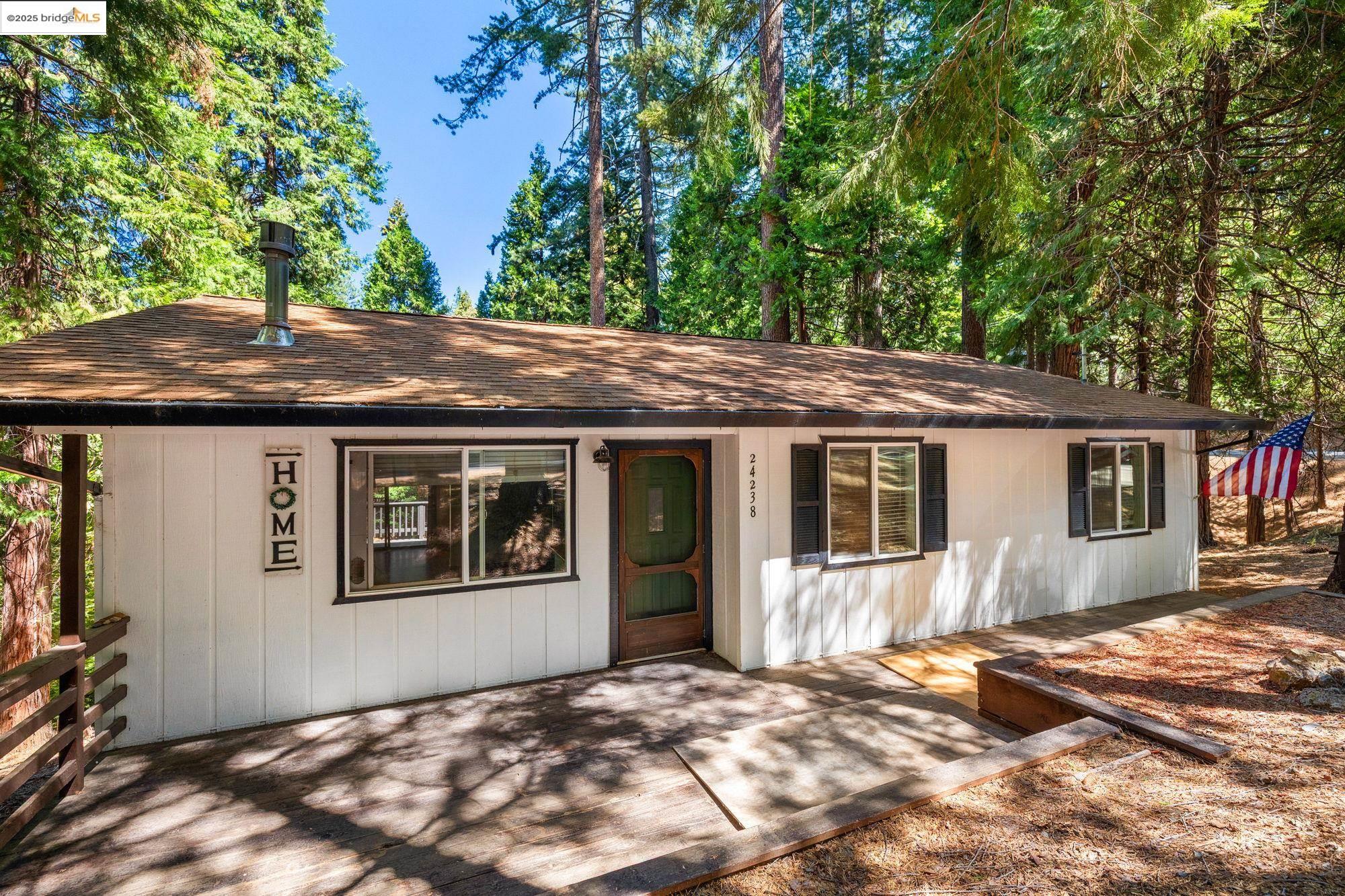 Detail Gallery Image 1 of 39 For 24238 Oxbow Lane N, Sonora,  CA 95370 - 3 Beds | 1/1 Baths