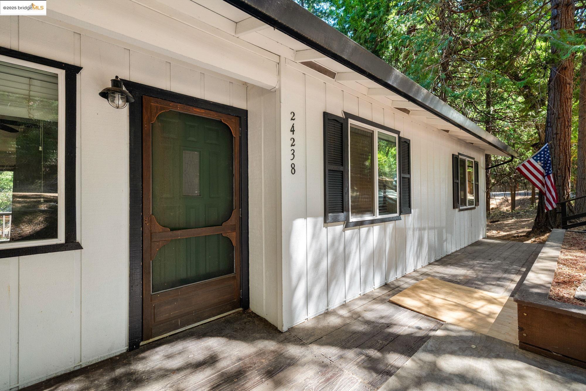 Detail Gallery Image 2 of 39 For 24238 Oxbow Lane N, Sonora,  CA 95370 - 3 Beds | 1/1 Baths