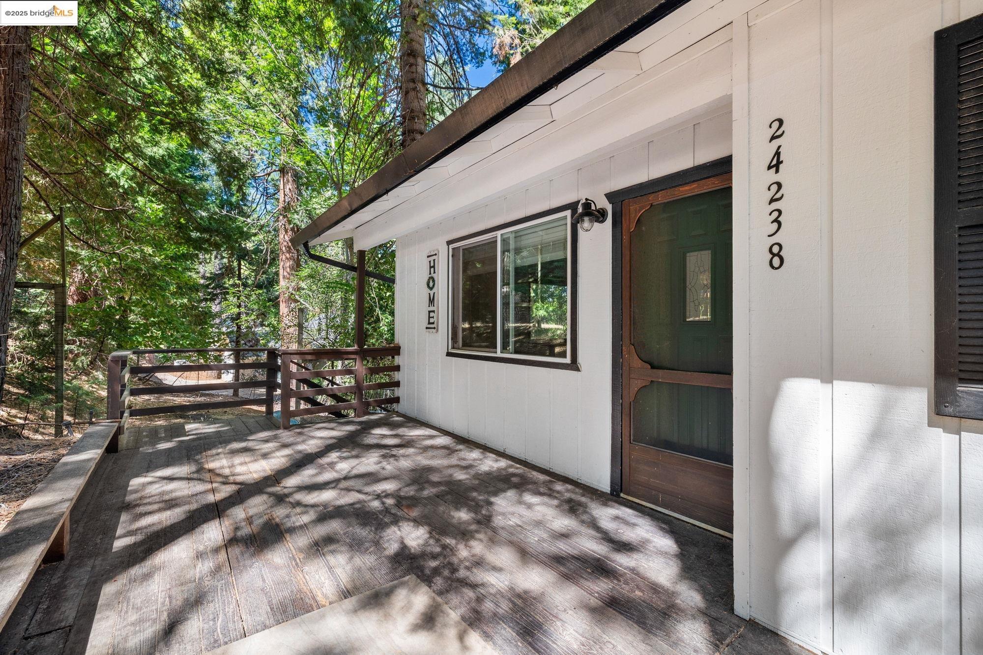Detail Gallery Image 4 of 39 For 24238 Oxbow Lane N, Sonora,  CA 95370 - 3 Beds | 1/1 Baths