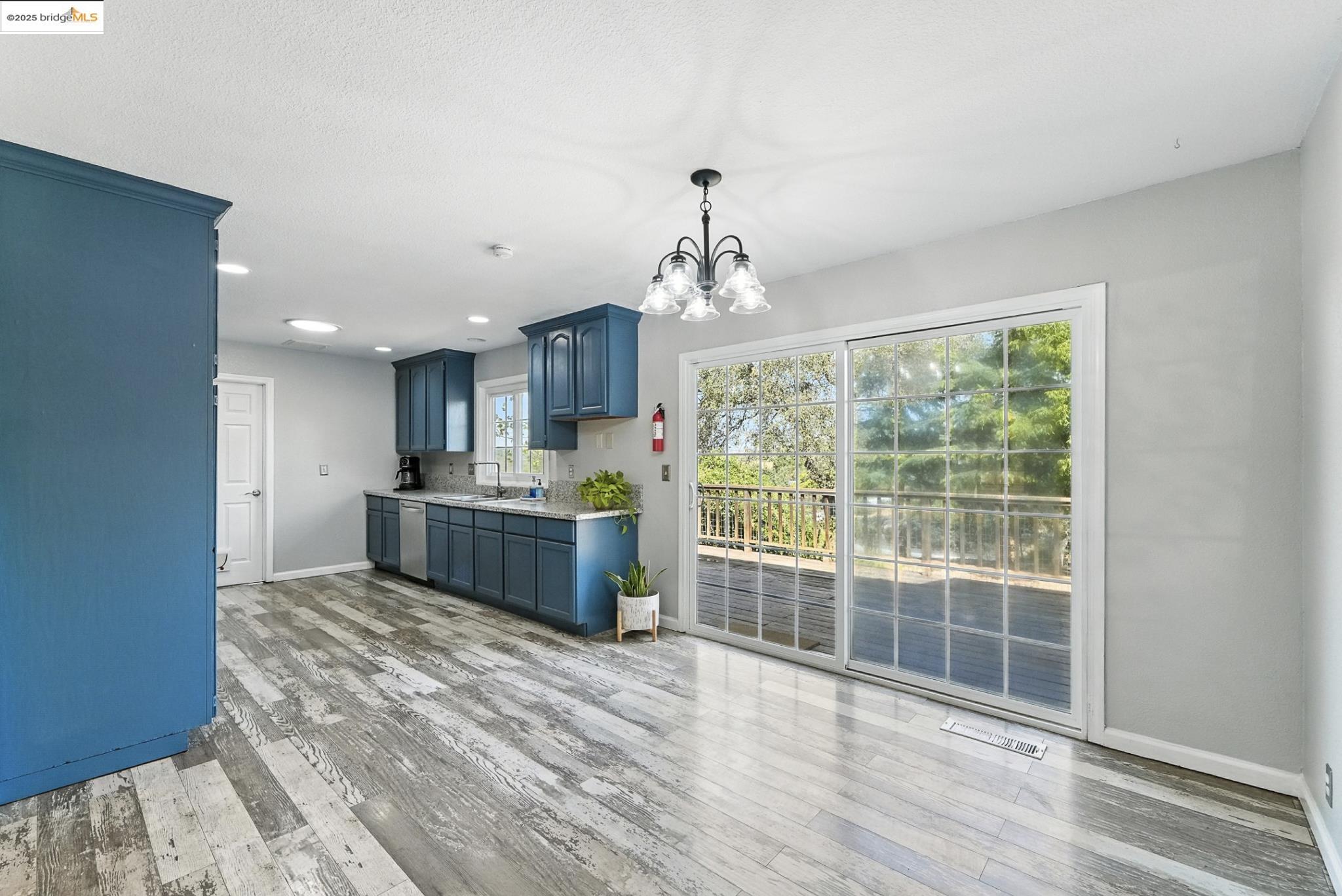 Detail Gallery Image 13 of 60 For 2422 Cheyenne Rd, Copperopolis,  CA 95228-9301 - 3 Beds | 2 Baths
