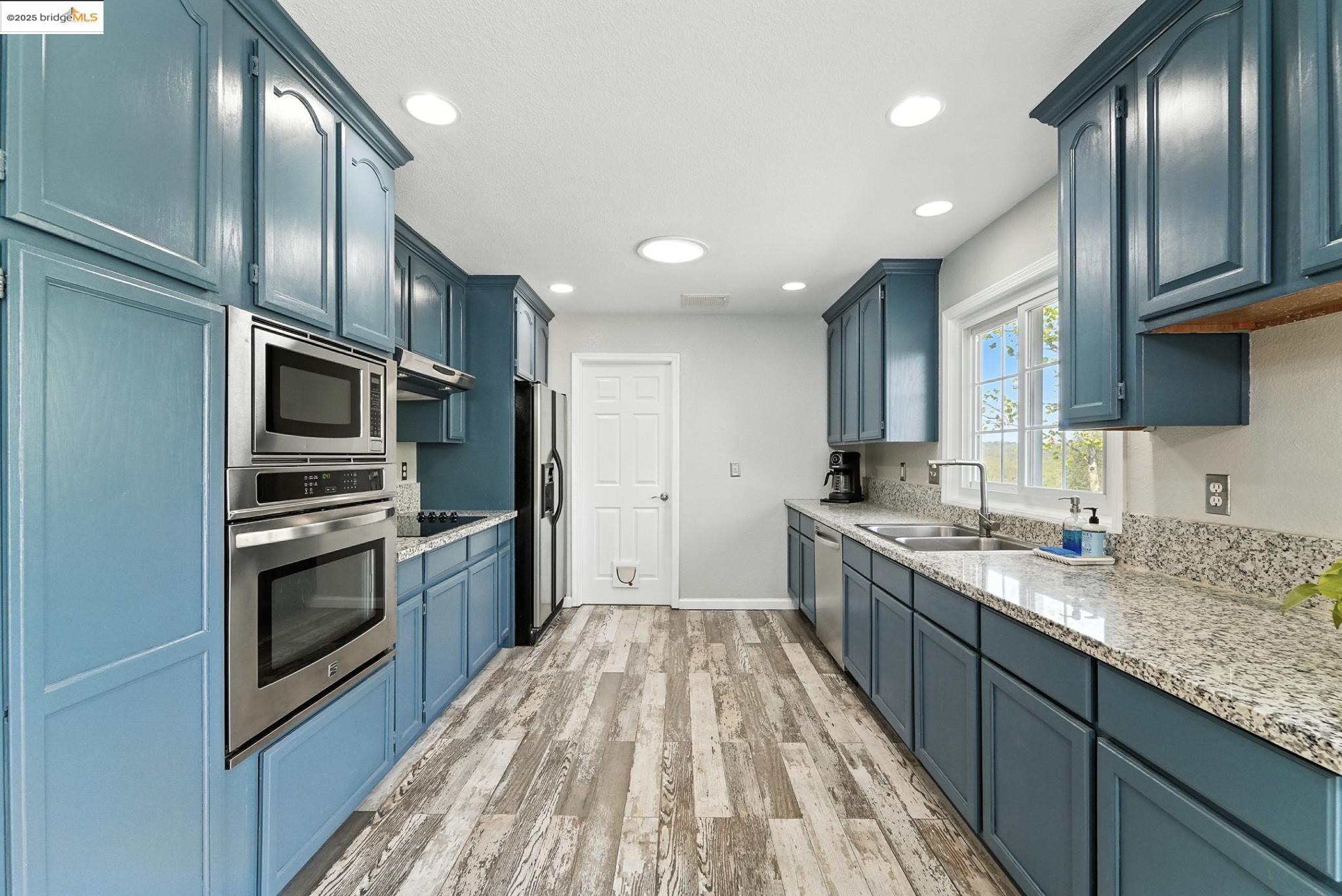 Detail Gallery Image 16 of 60 For 2422 Cheyenne Rd, Copperopolis,  CA 95228-9301 - 3 Beds | 2 Baths