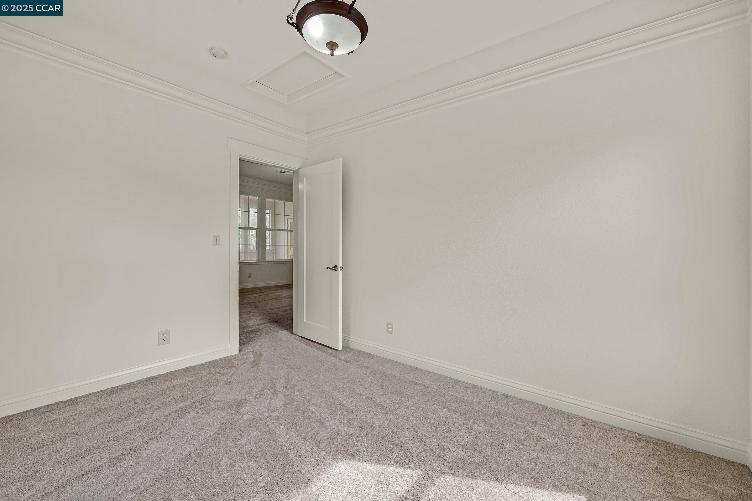 Detail Gallery Image 9 of 50 For 2581 Charles Ave, Pinole,  CA 94564 - 2 Beds | 2 Baths