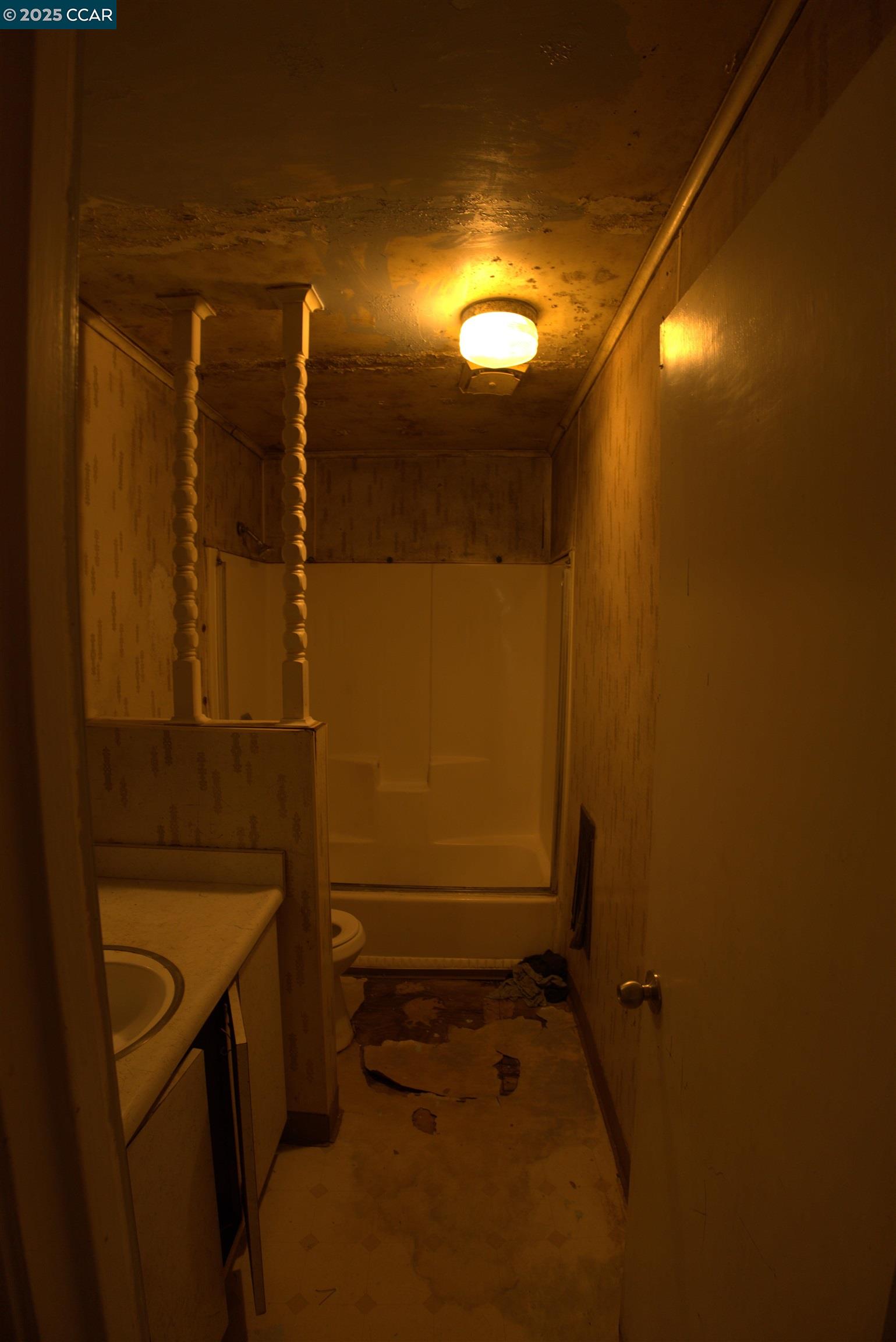 Detail Gallery Image 11 of 22 For 2347 E Alpine, Stockton,  CA 95205 - 4 Beds | 1 Baths