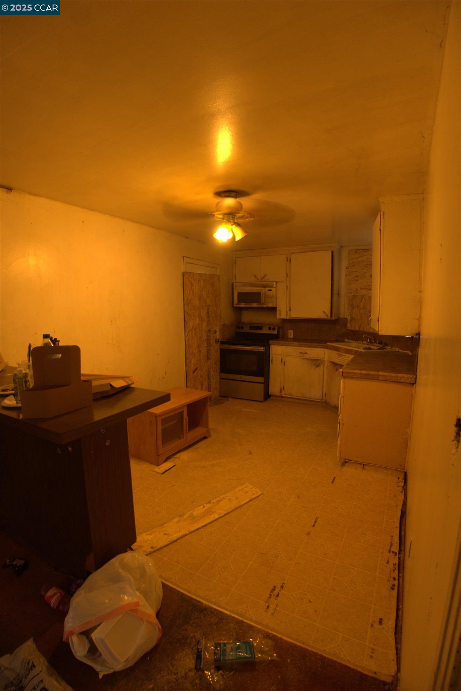 Detail Gallery Image 9 of 22 For 2347 E Alpine, Stockton,  CA 95205 - 4 Beds | 1 Baths