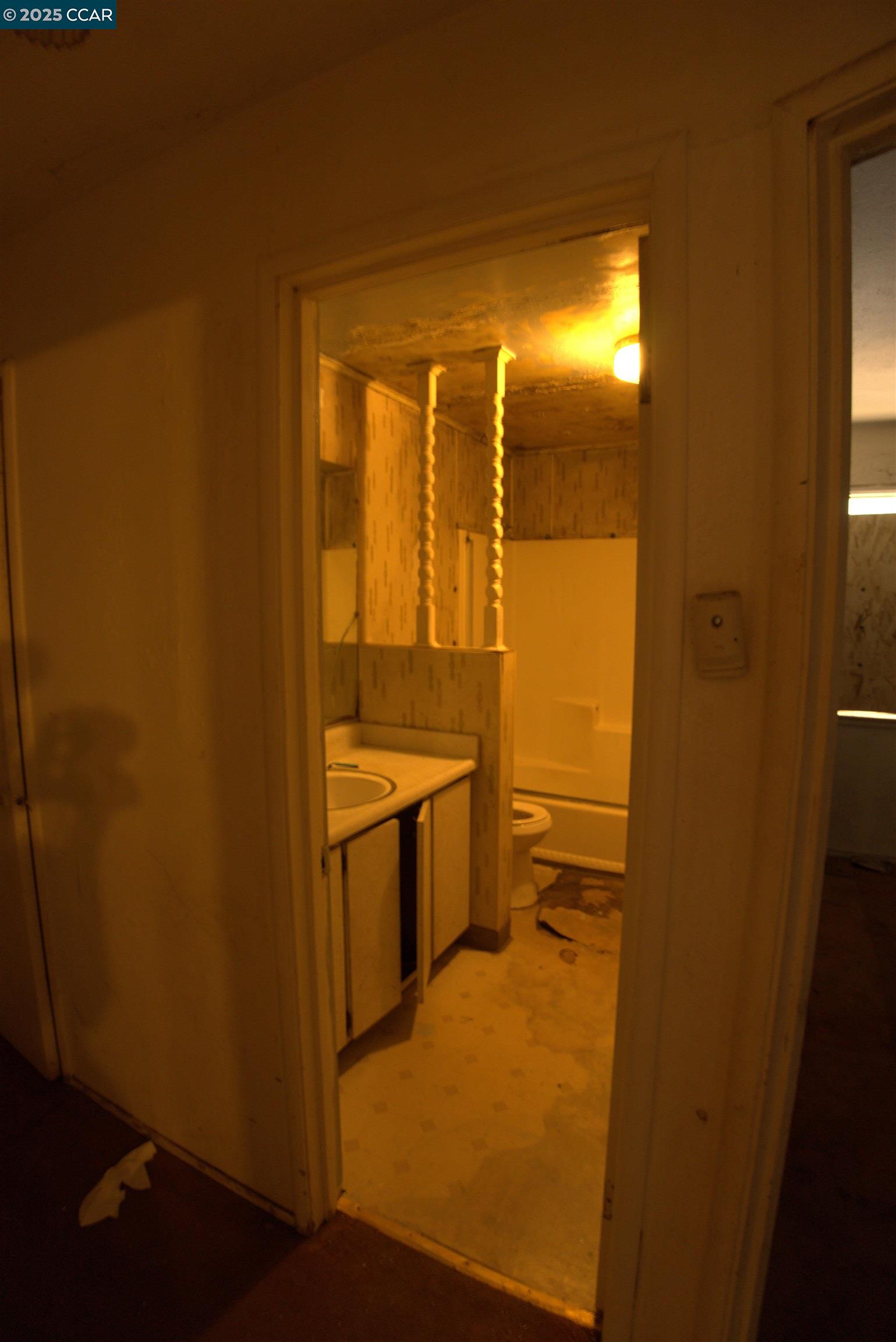 Detail Gallery Image 10 of 22 For 2347 E Alpine, Stockton,  CA 95205 - 4 Beds | 1 Baths