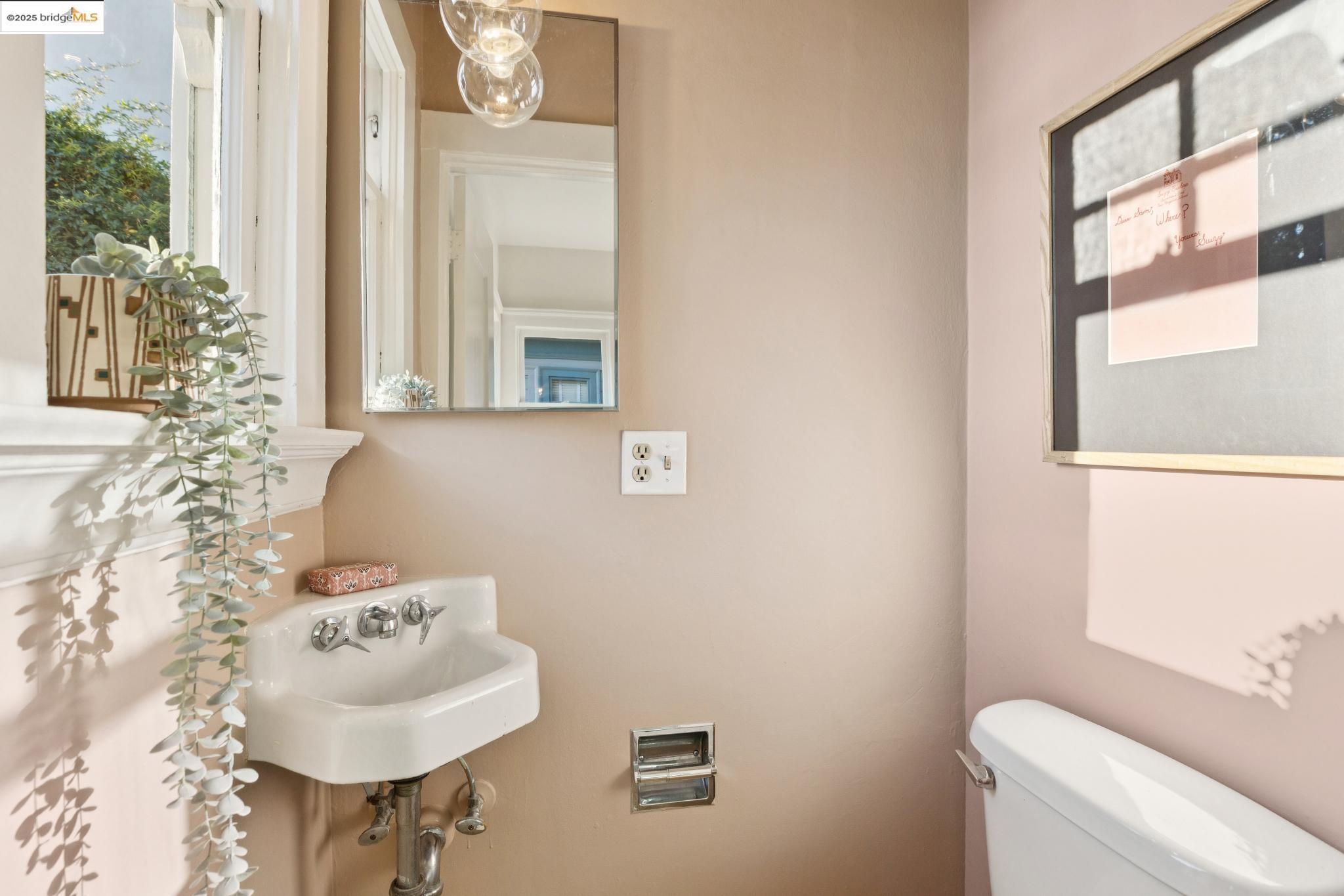 Detail Gallery Image 22 of 60 For 1532 Walnut St, Berkeley,  CA 94709 - 4 Beds | 3 Baths