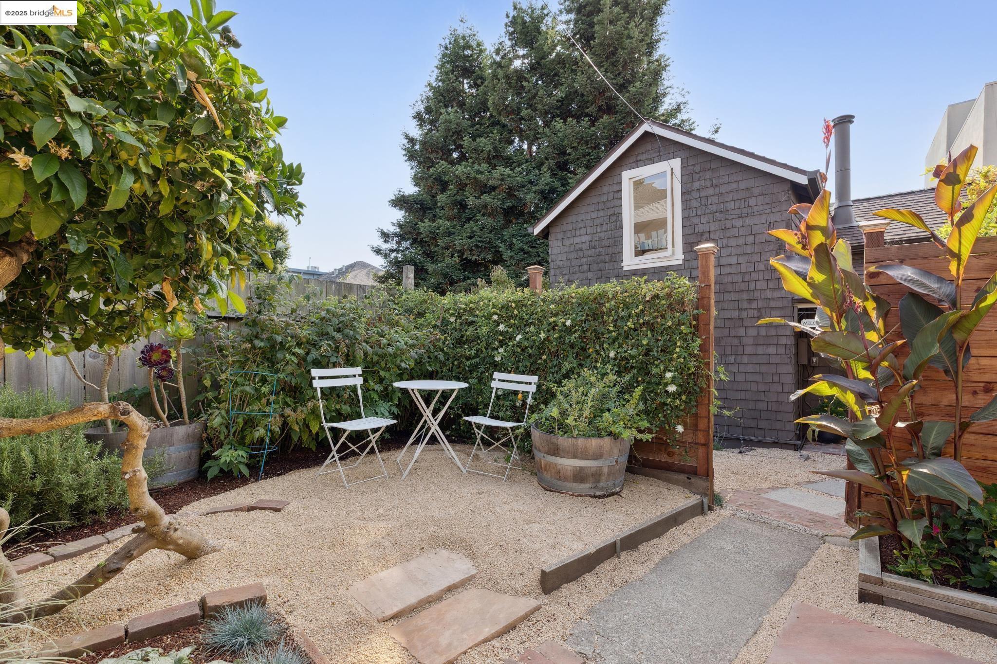 Detail Gallery Image 35 of 60 For 1532 Walnut St, Berkeley,  CA 94709 - 4 Beds | 3 Baths