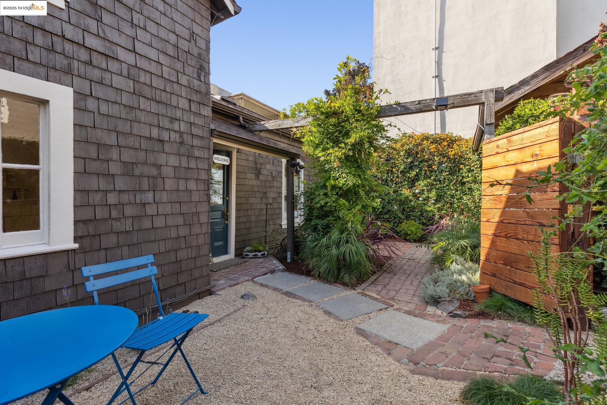Detail Gallery Image 40 of 60 For 1532 Walnut St, Berkeley,  CA 94709 - 4 Beds | 3 Baths