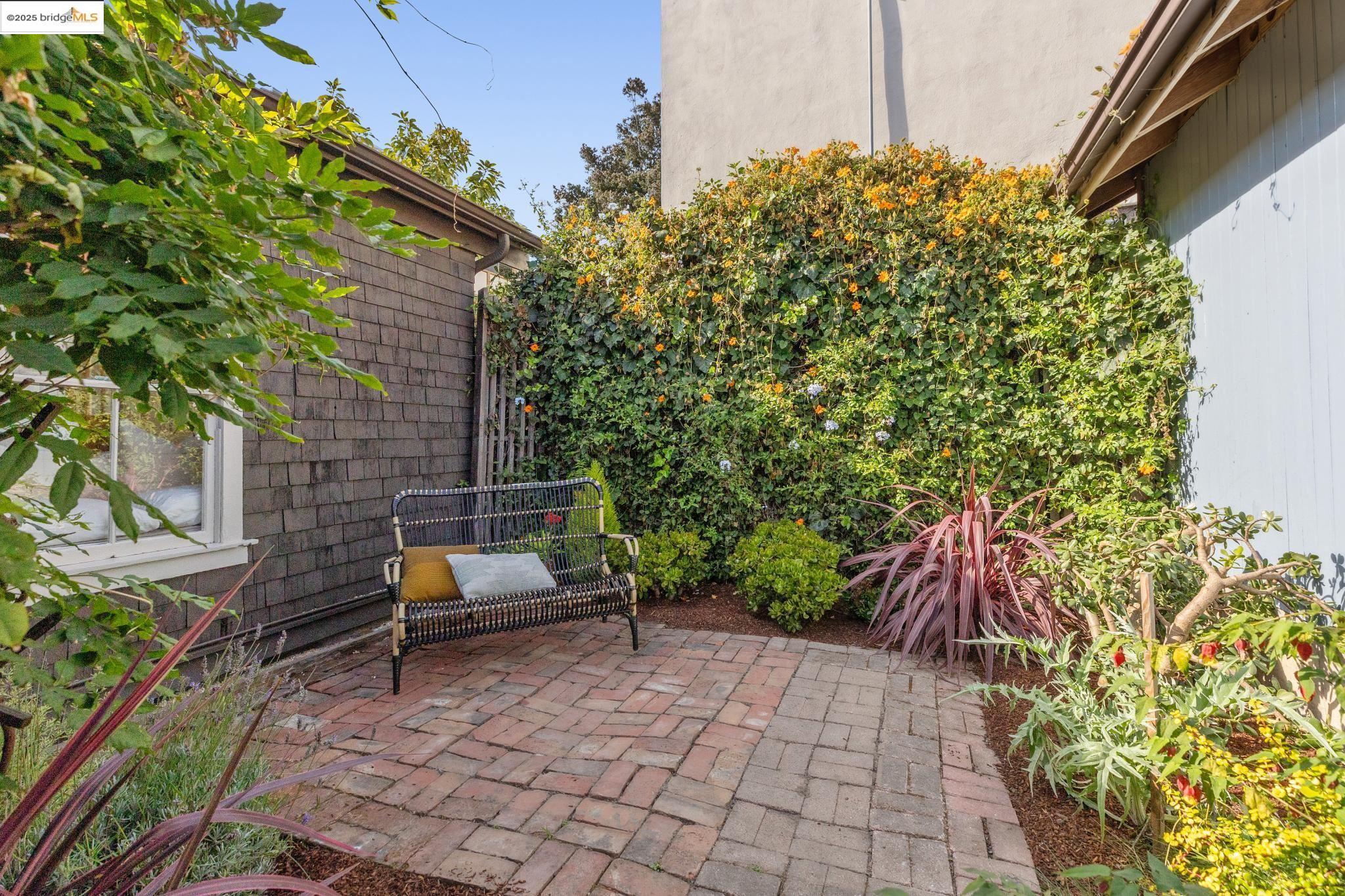 Detail Gallery Image 41 of 60 For 1532 Walnut St, Berkeley,  CA 94709 - 4 Beds | 3 Baths