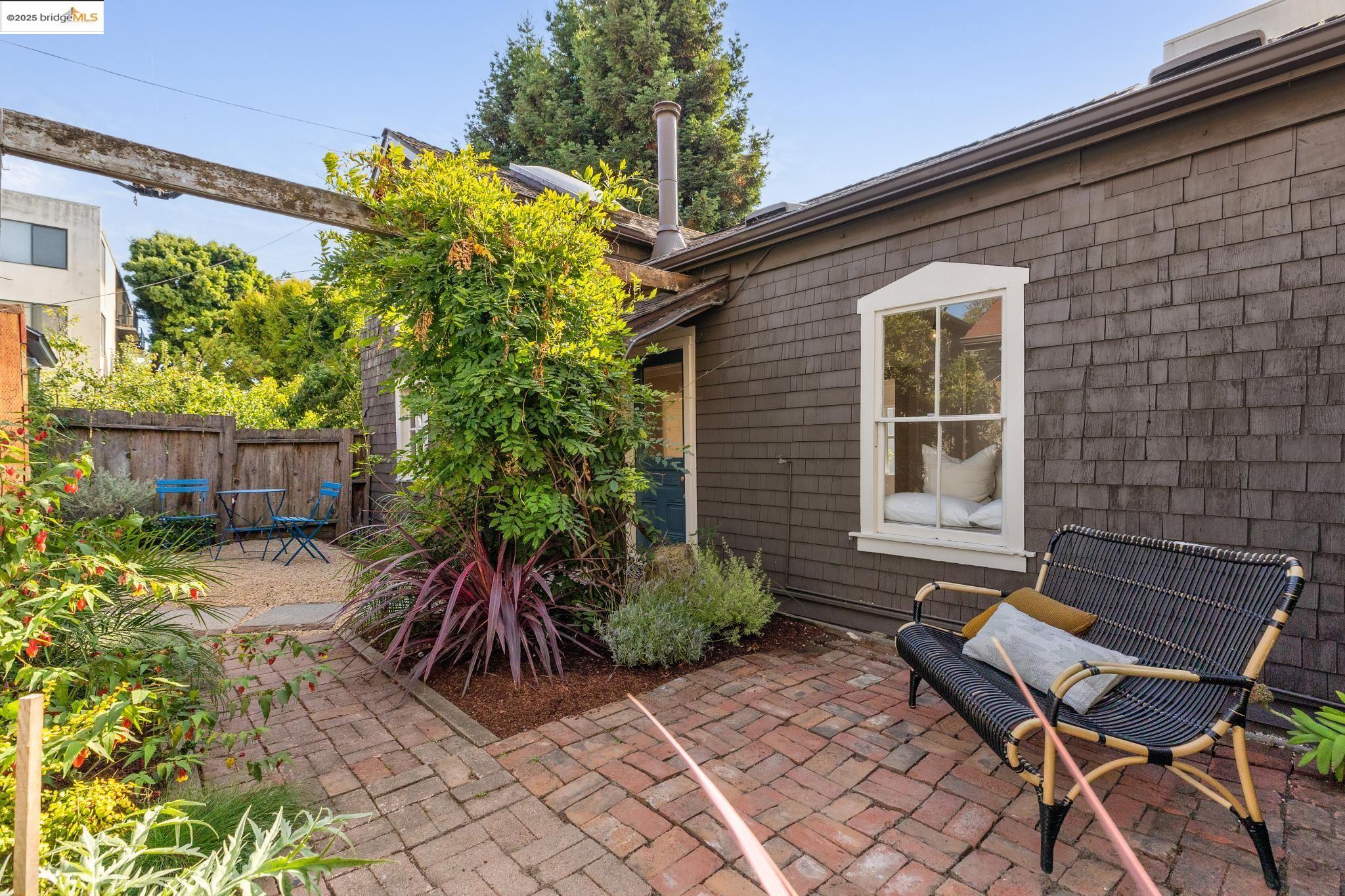 Detail Gallery Image 43 of 60 For 1532 Walnut St, Berkeley,  CA 94709 - 4 Beds | 3 Baths