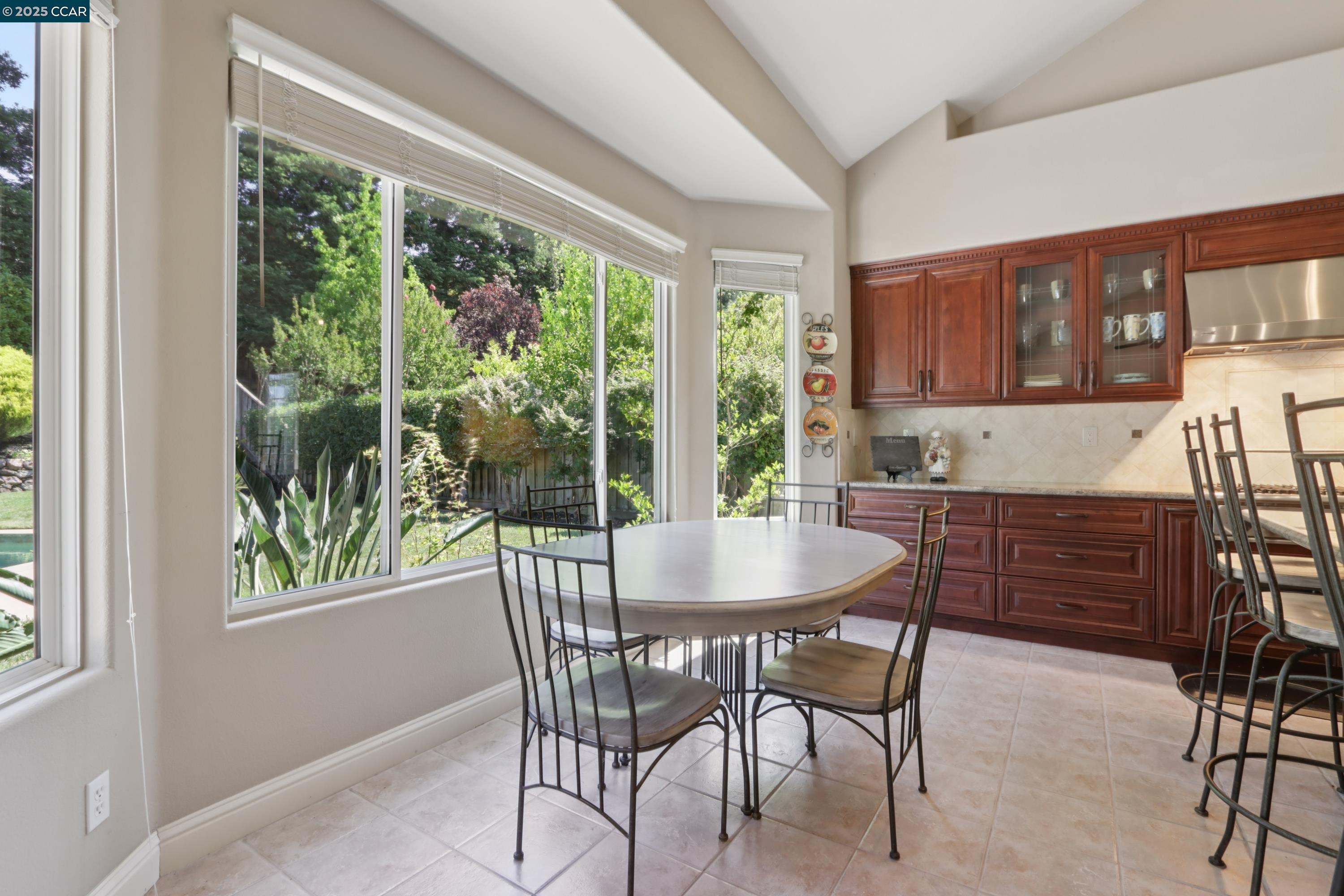 Detail Gallery Image 11 of 55 For 132 Victoria Pl, Danville,  CA 94506 - 5 Beds | 4 Baths