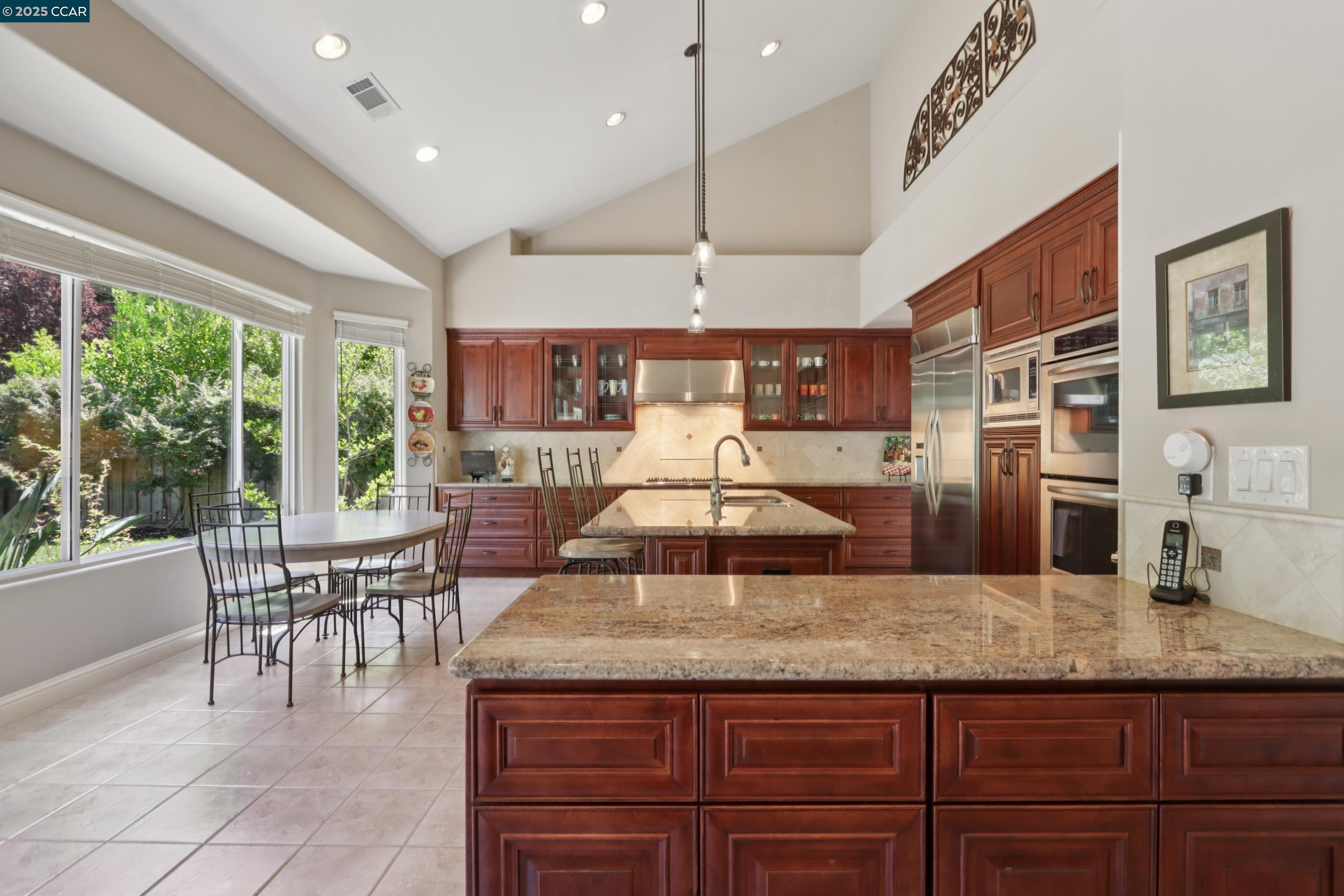 Detail Gallery Image 12 of 55 For 132 Victoria Pl, Danville,  CA 94506 - 5 Beds | 4 Baths